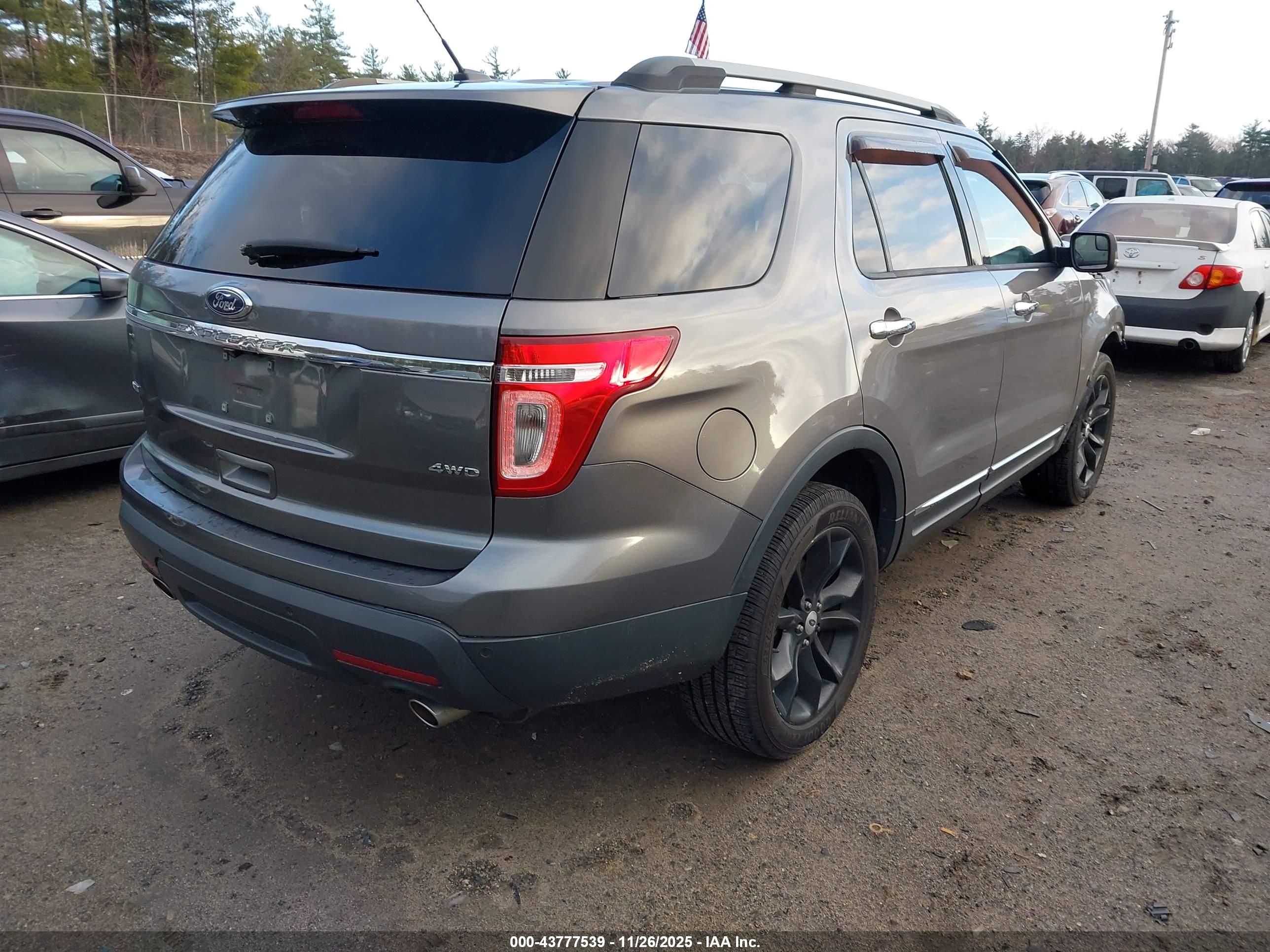 FORD EXPLORER image 4