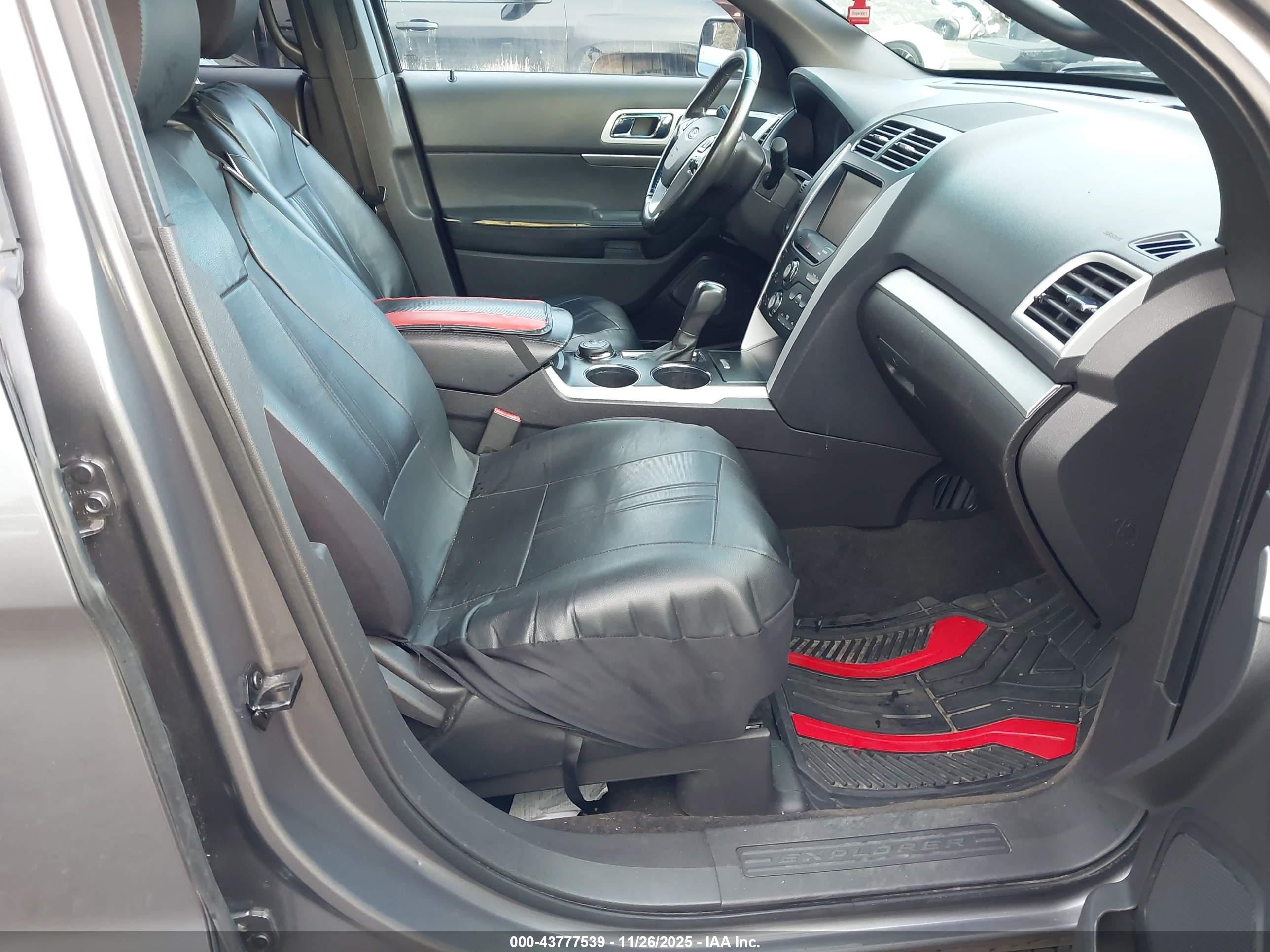 FORD EXPLORER image 5