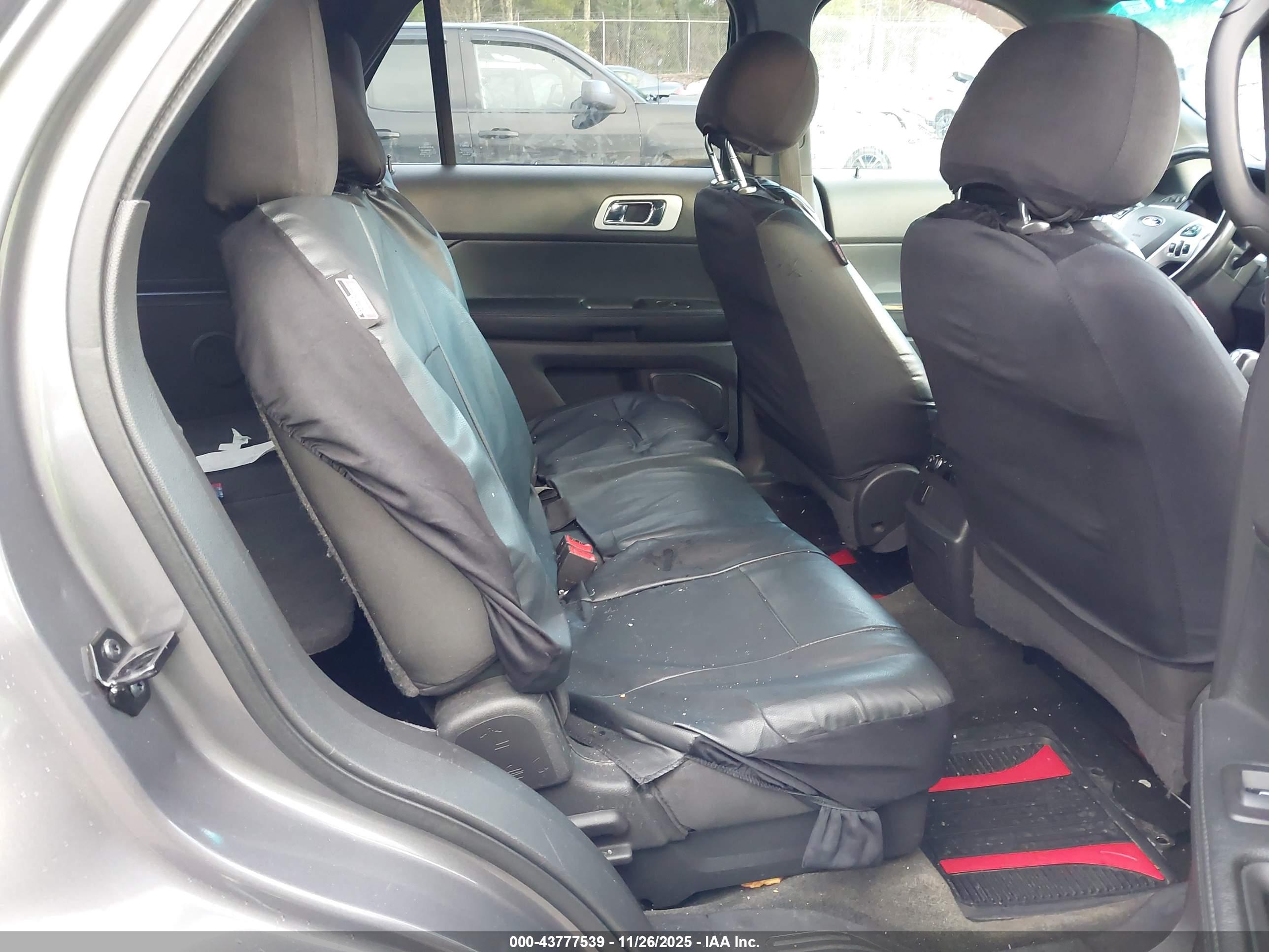 FORD EXPLORER image 8