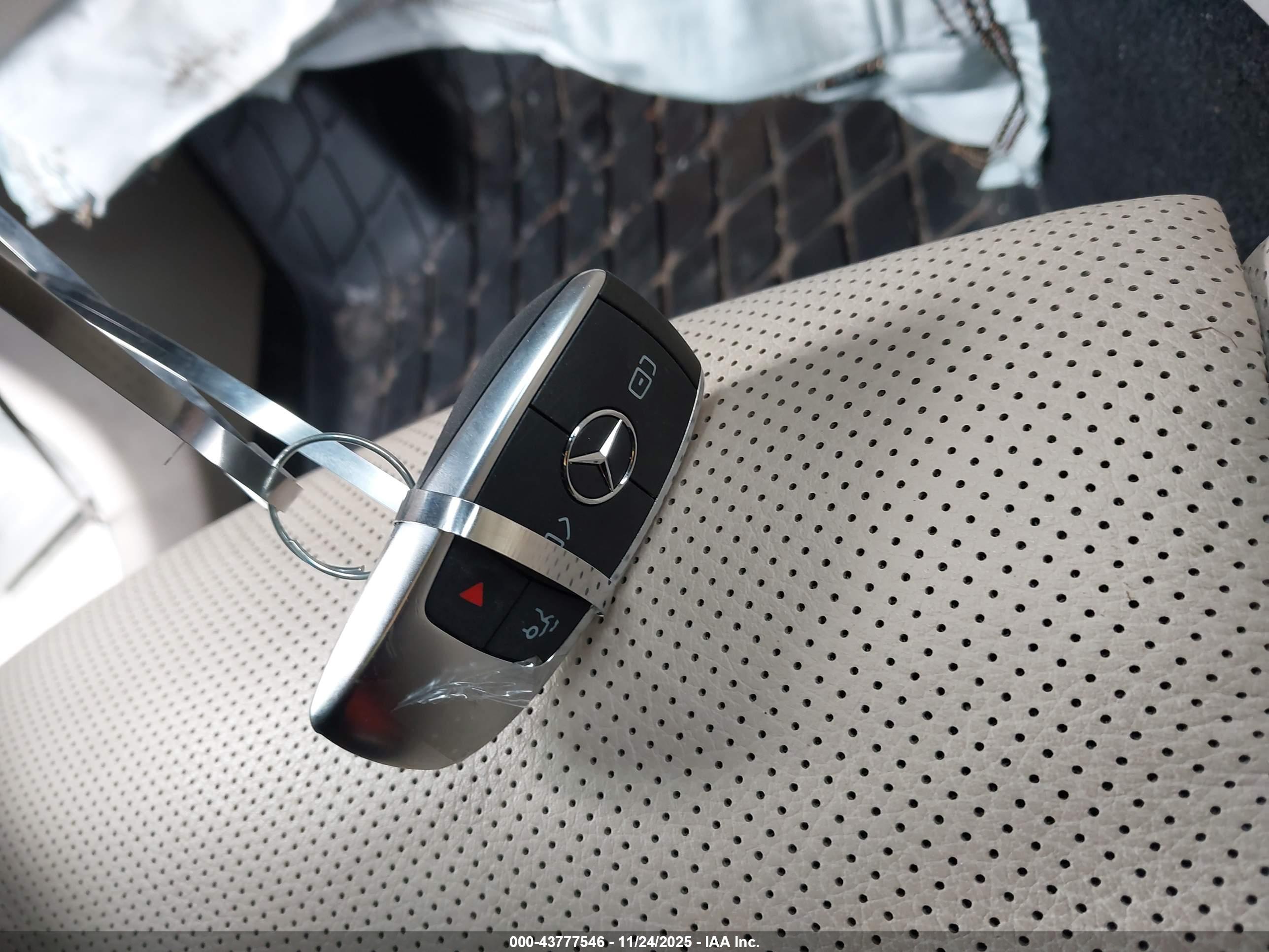MERCEDES-BENZ GLC image 11