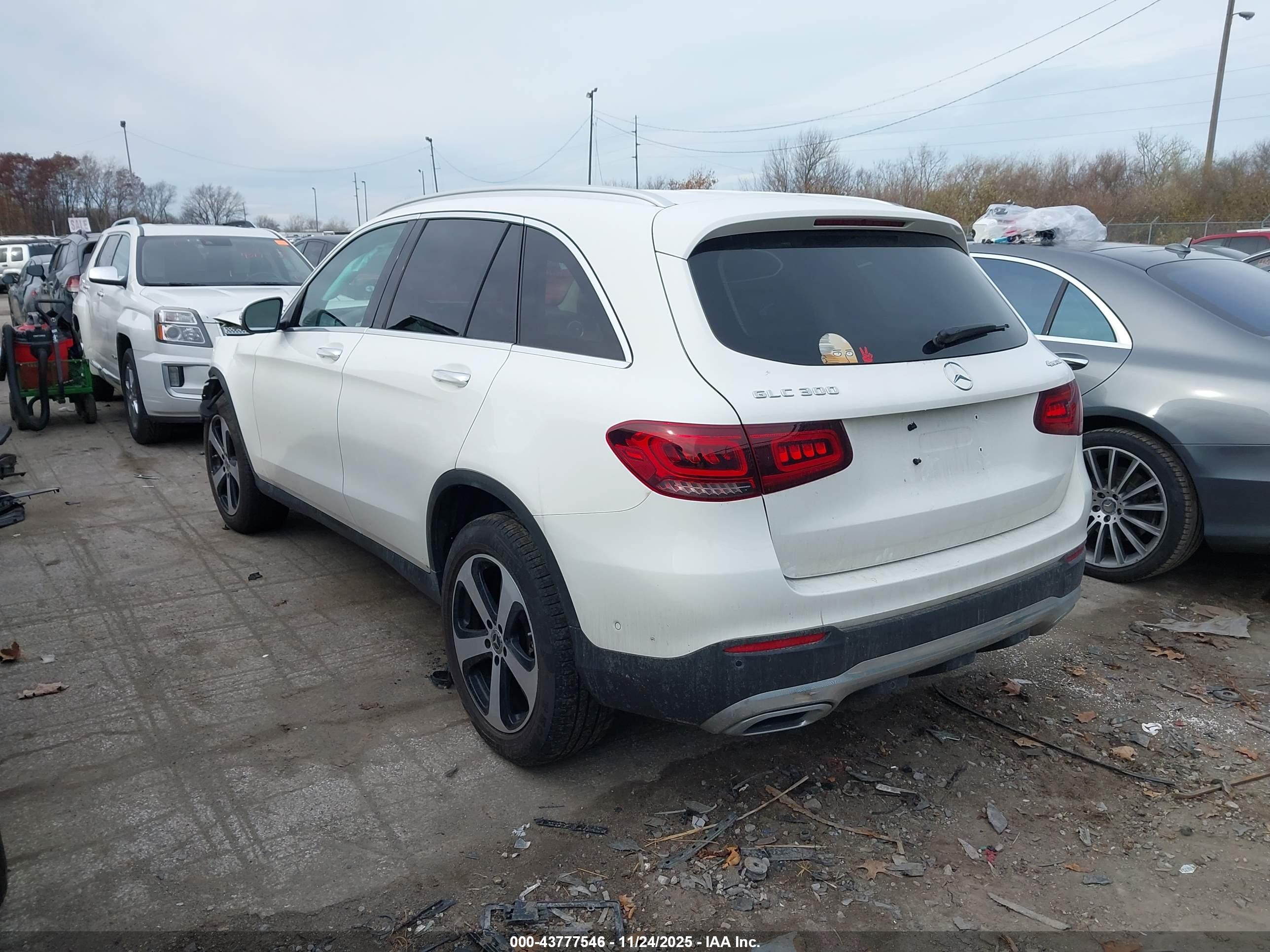 MERCEDES-BENZ GLC image 3