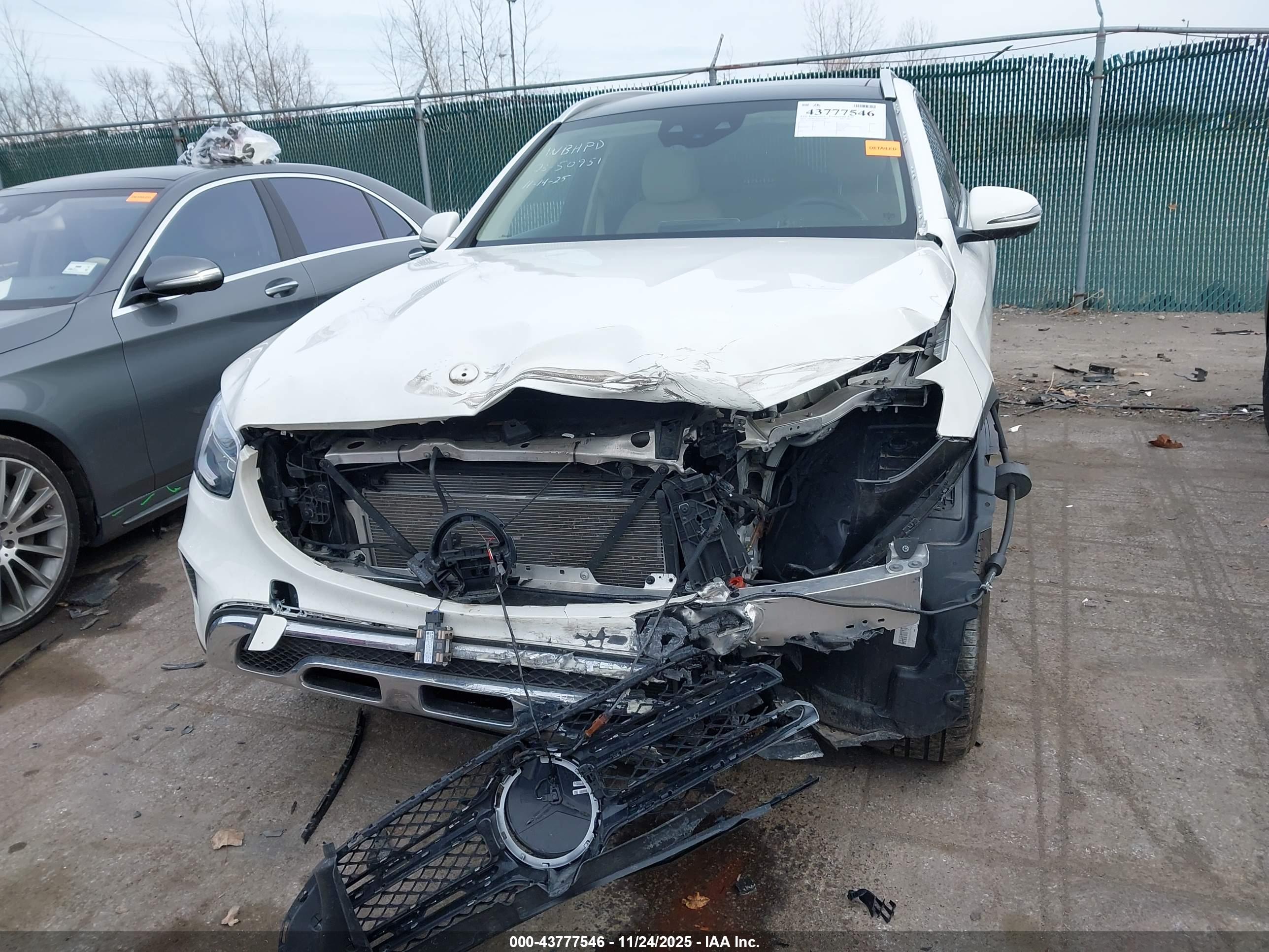 MERCEDES-BENZ GLC image 6