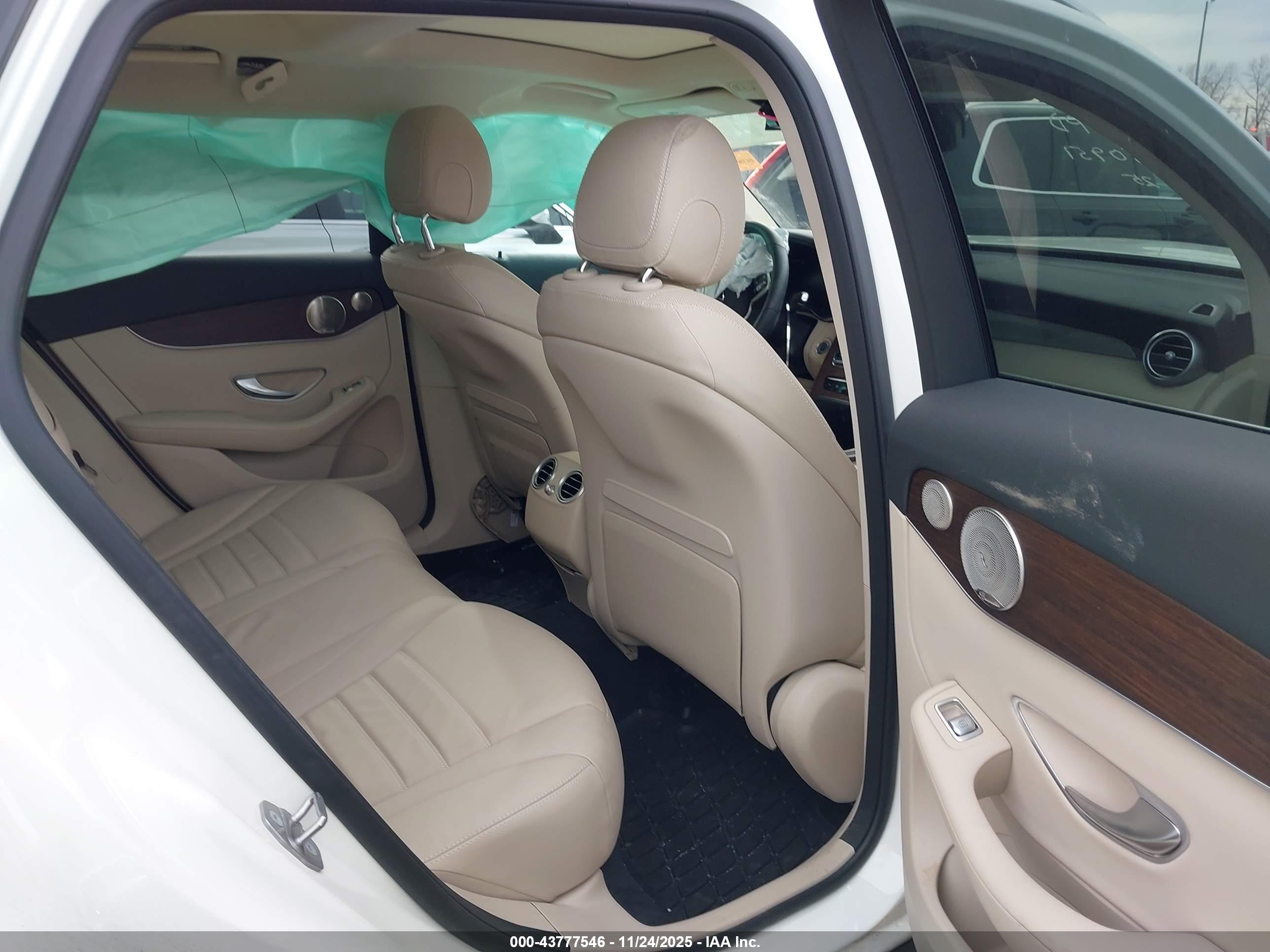MERCEDES-BENZ GLC image 8