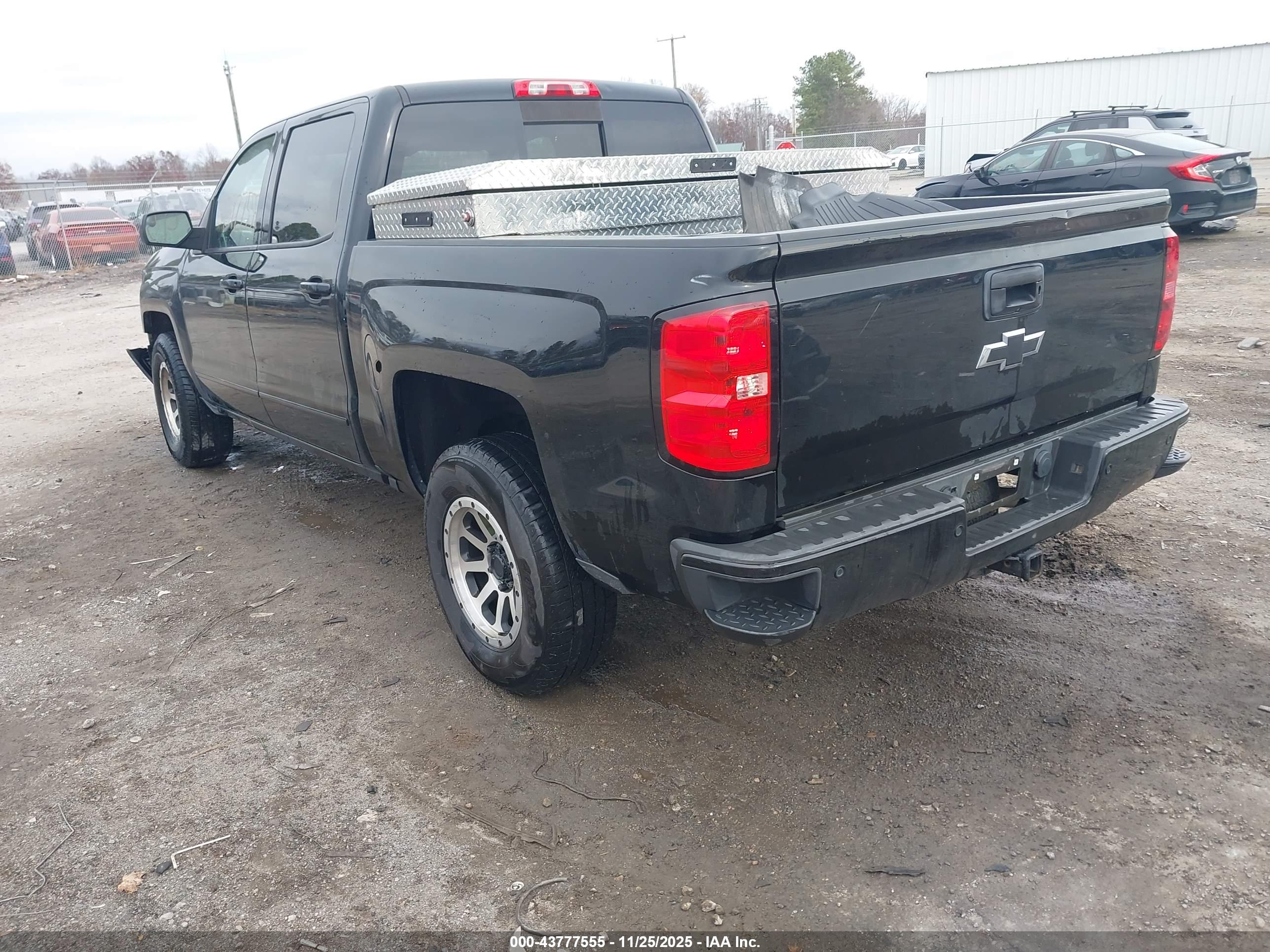 CHEVROLET SILVERADO image 3