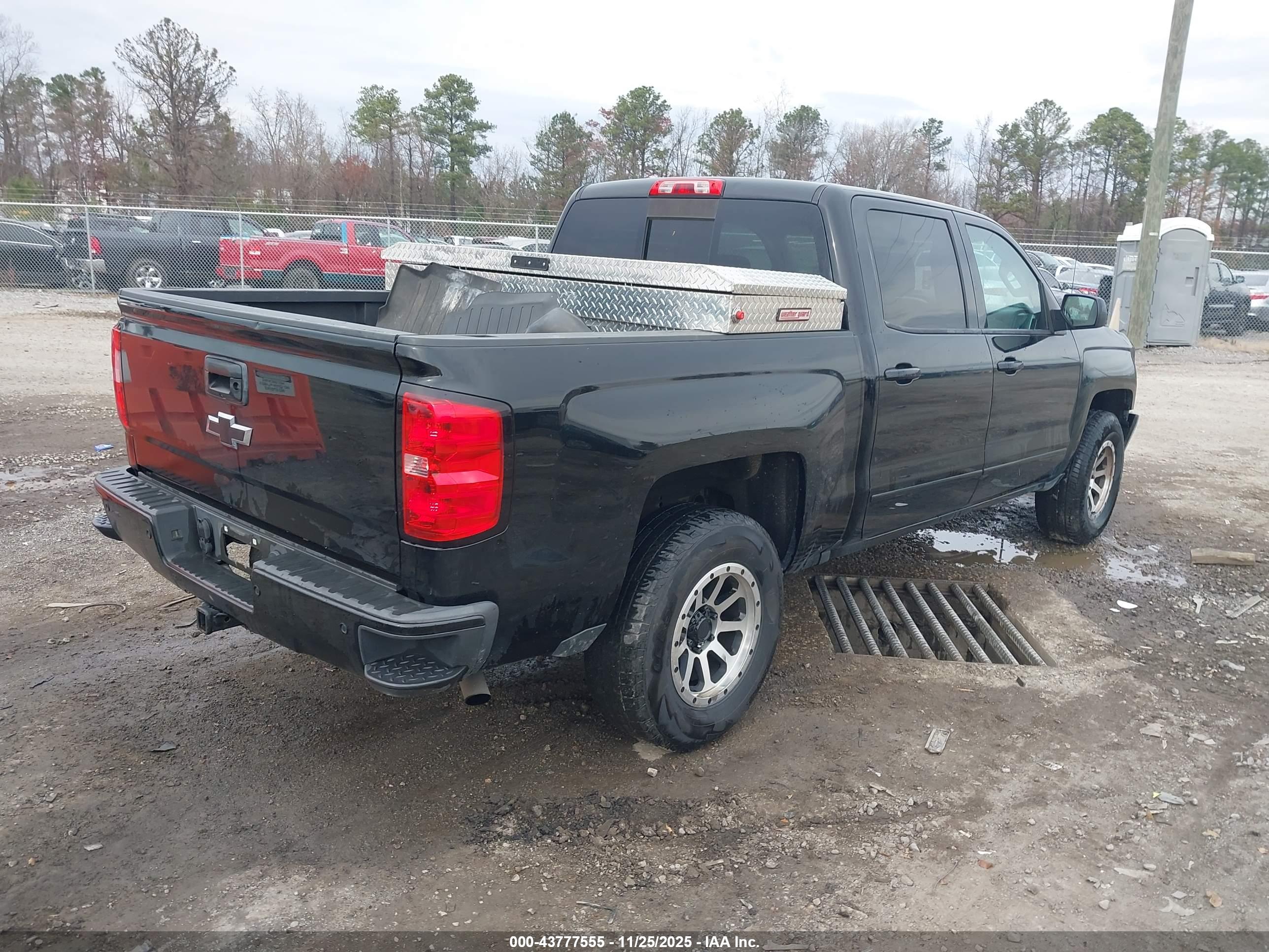 CHEVROLET SILVERADO image 4