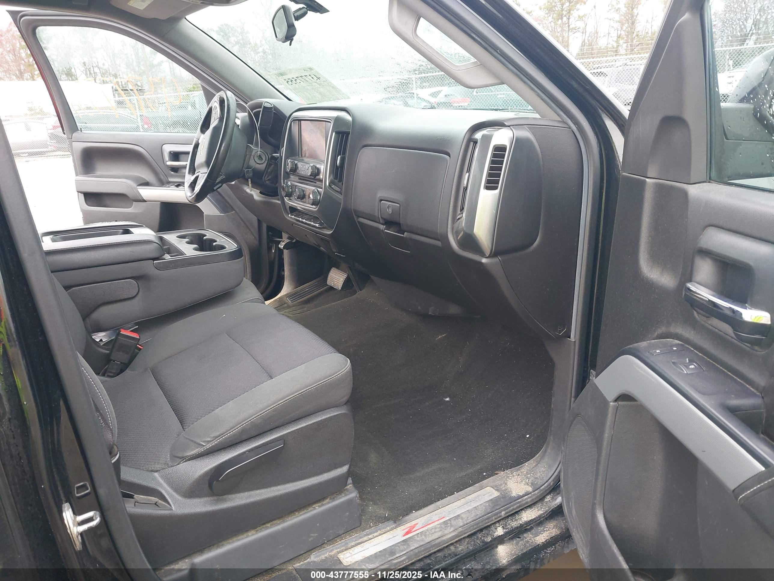 CHEVROLET SILVERADO image 5