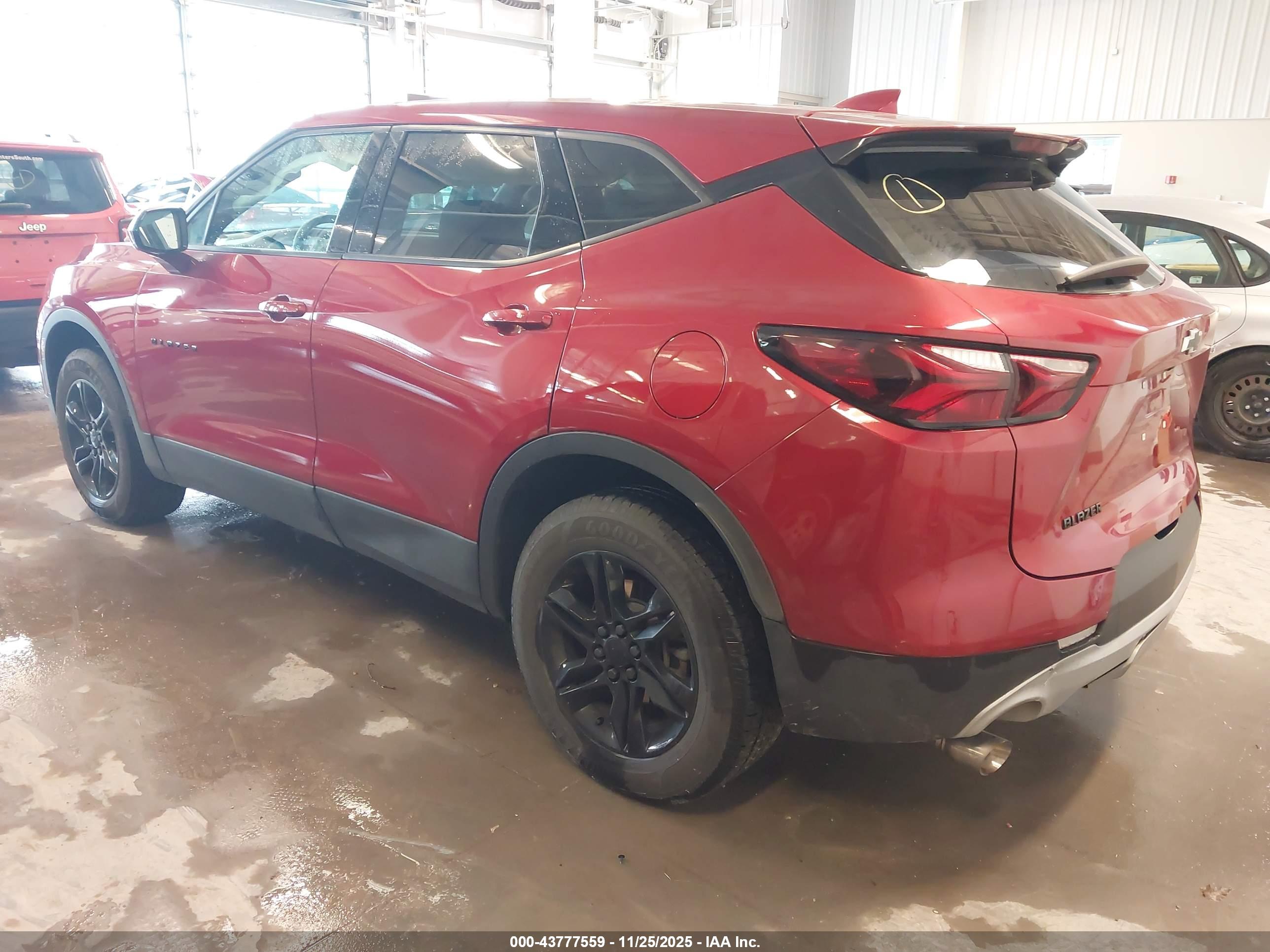 CHEVROLET BLAZER image 3