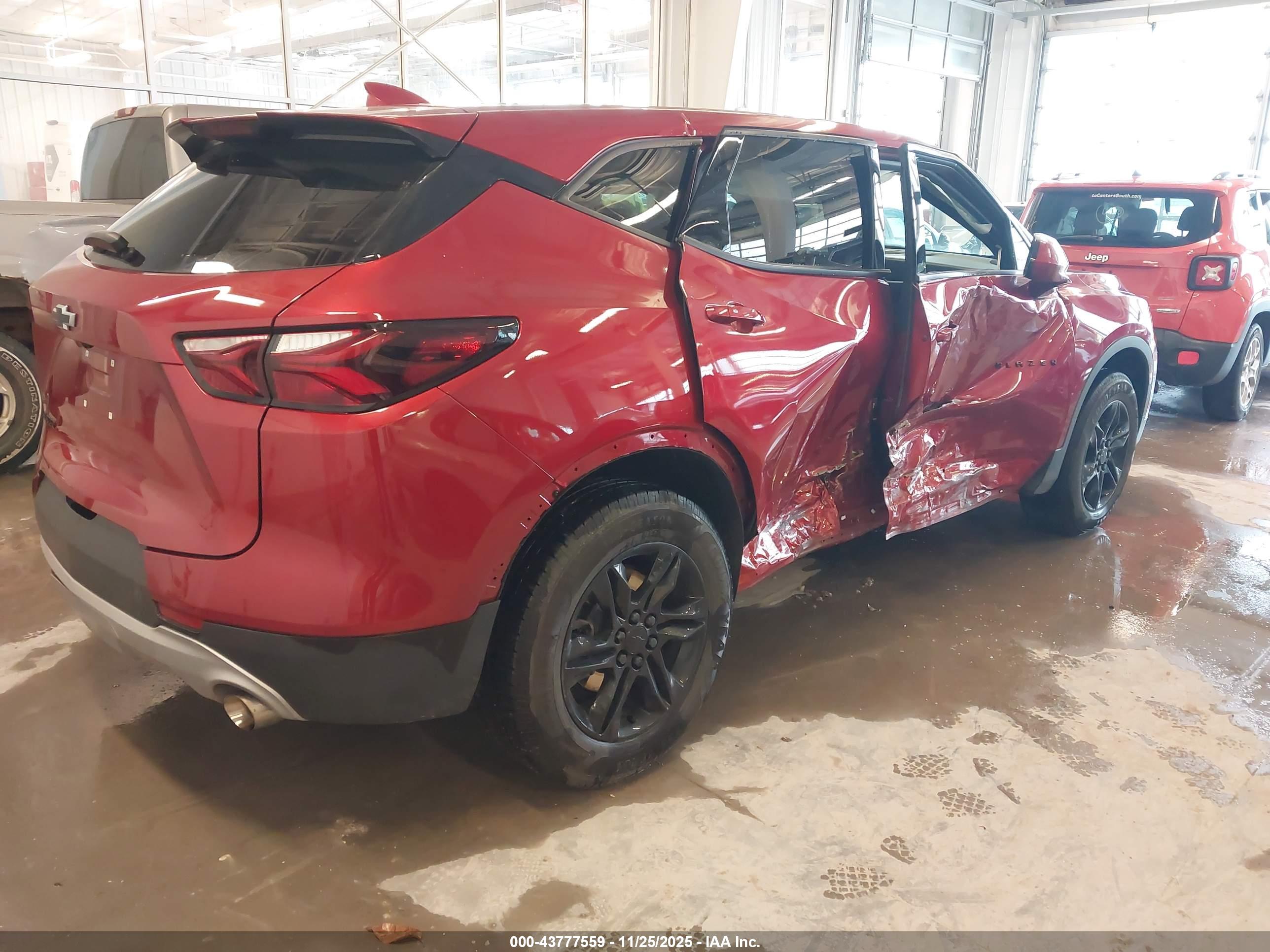 CHEVROLET BLAZER image 4