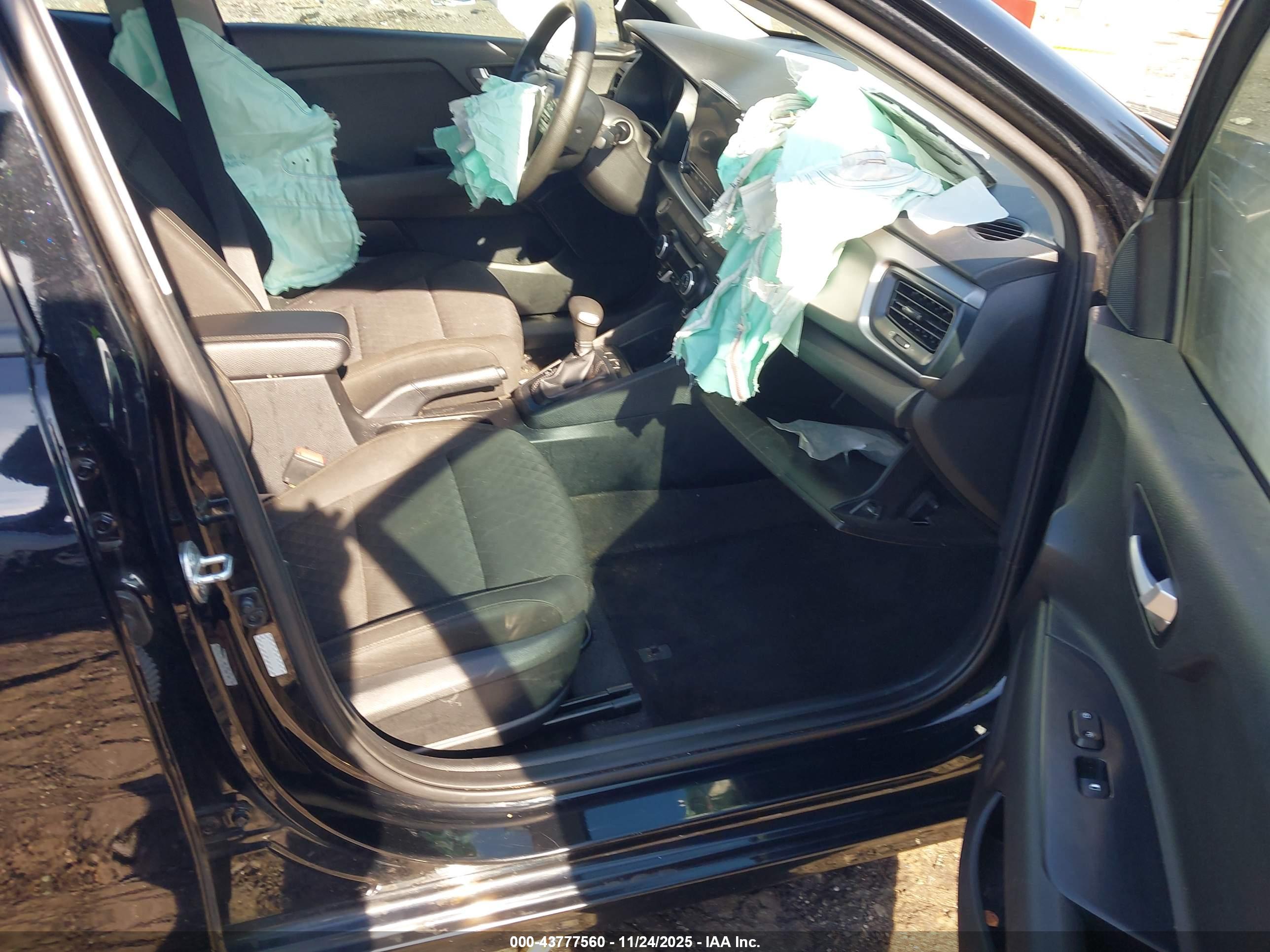 KIA RIO image 5