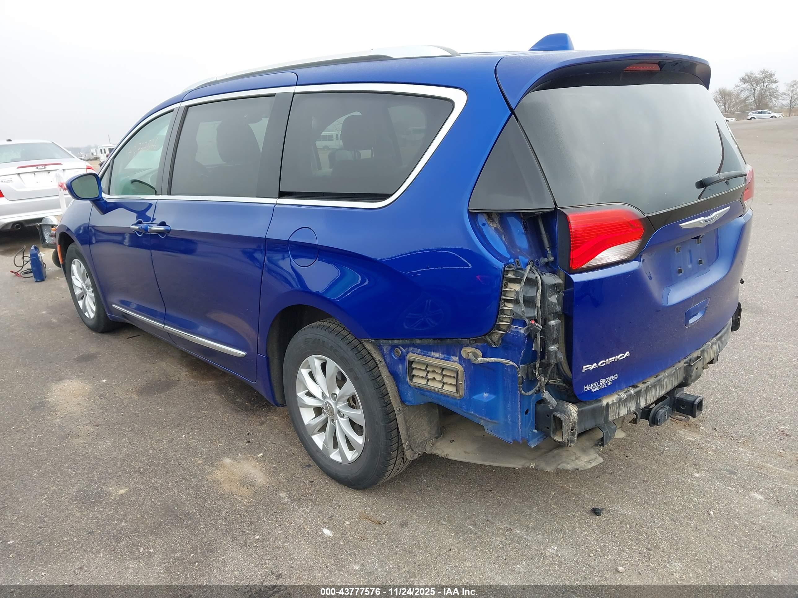 CHRYSLER PACIFICA image 3