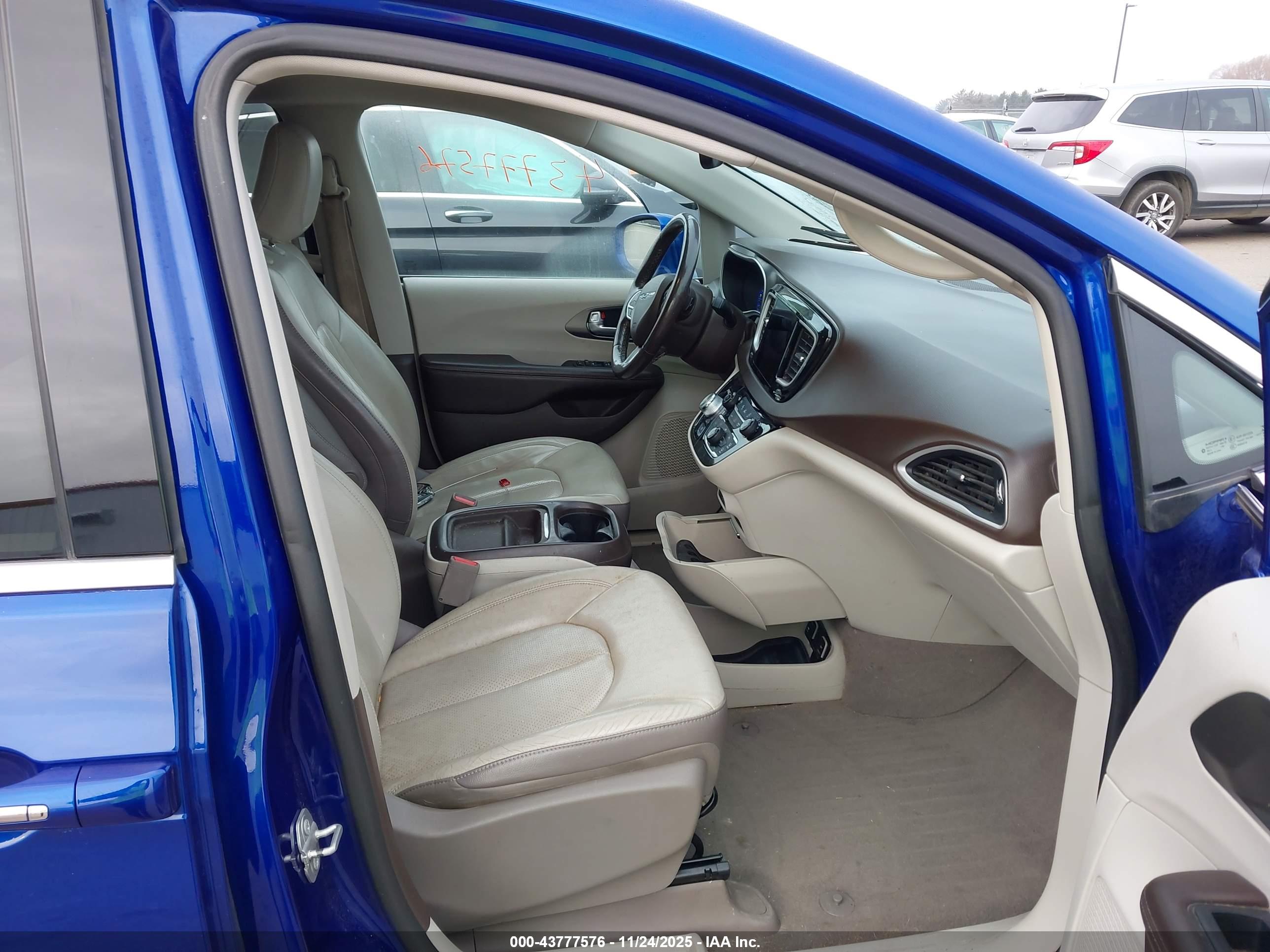 CHRYSLER PACIFICA image 5