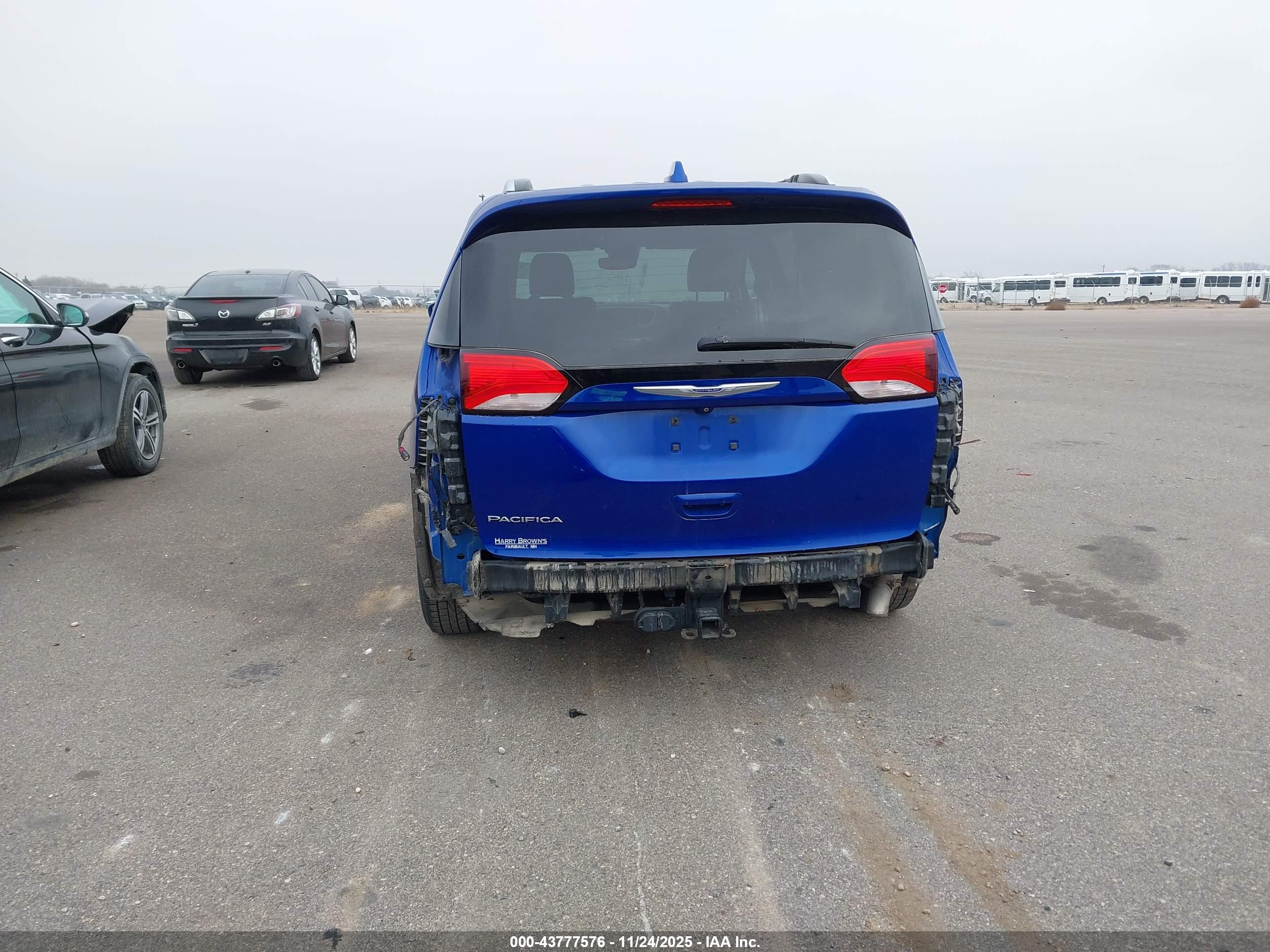CHRYSLER PACIFICA image 6