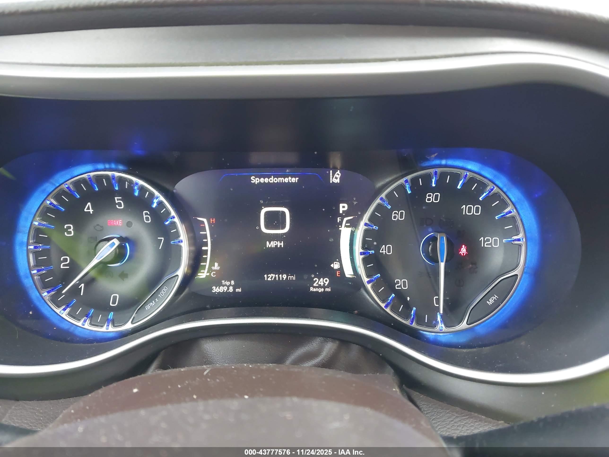 CHRYSLER PACIFICA image 7