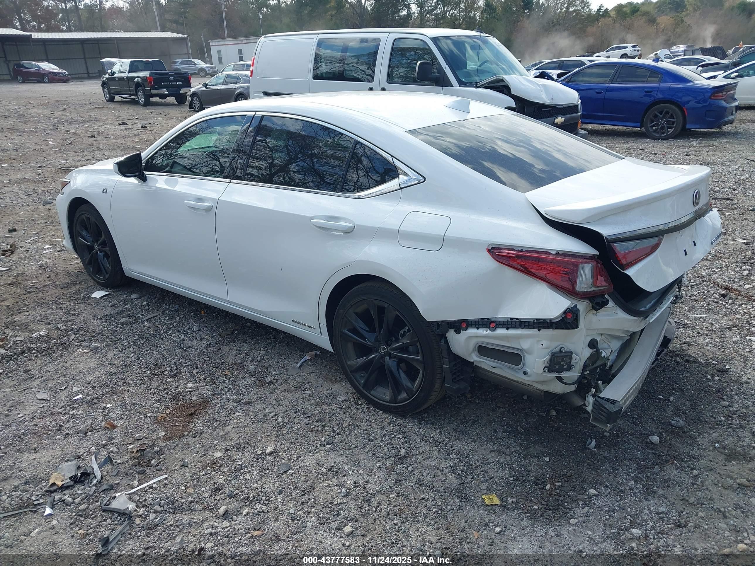 LEXUS ES image 3