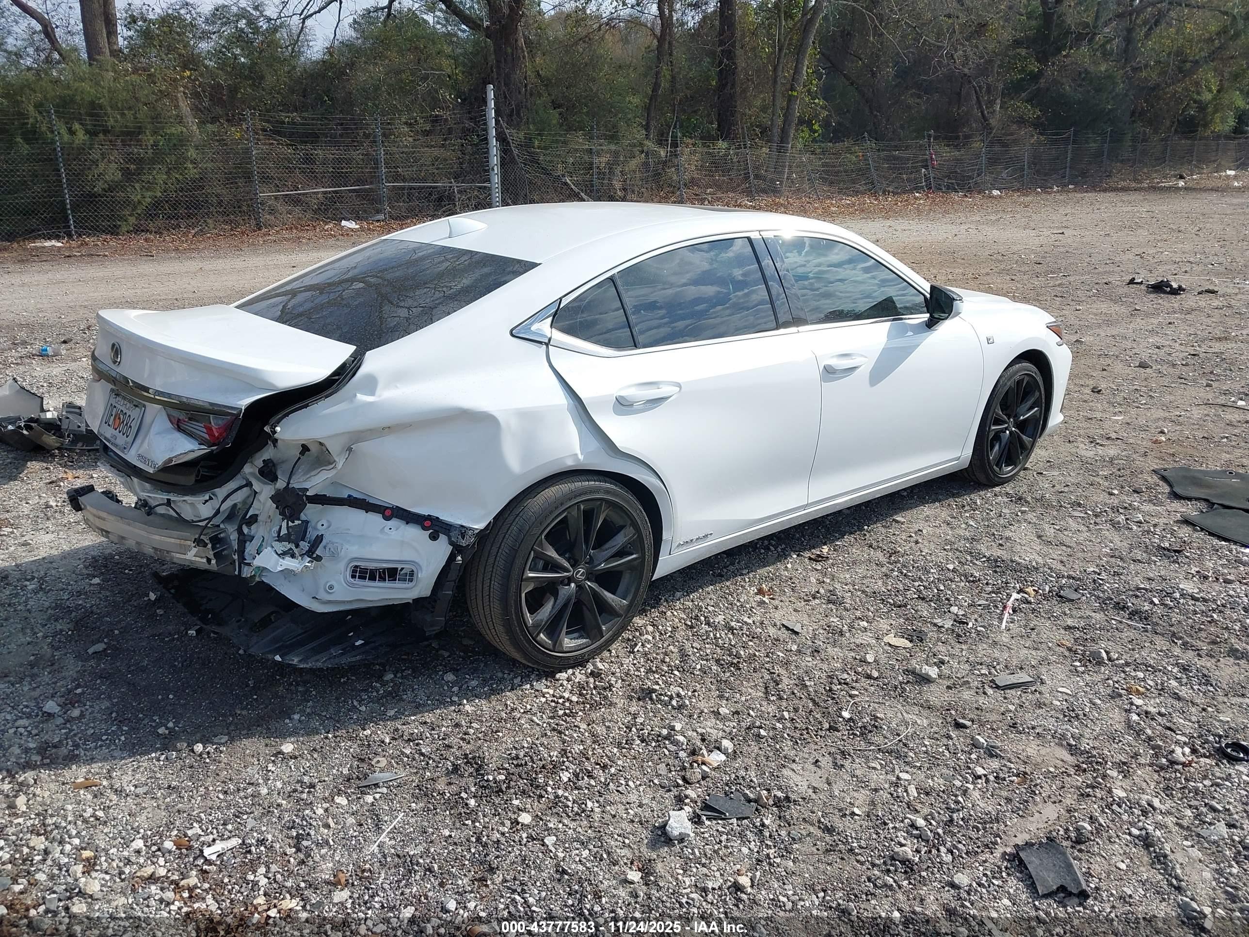 LEXUS ES image 4