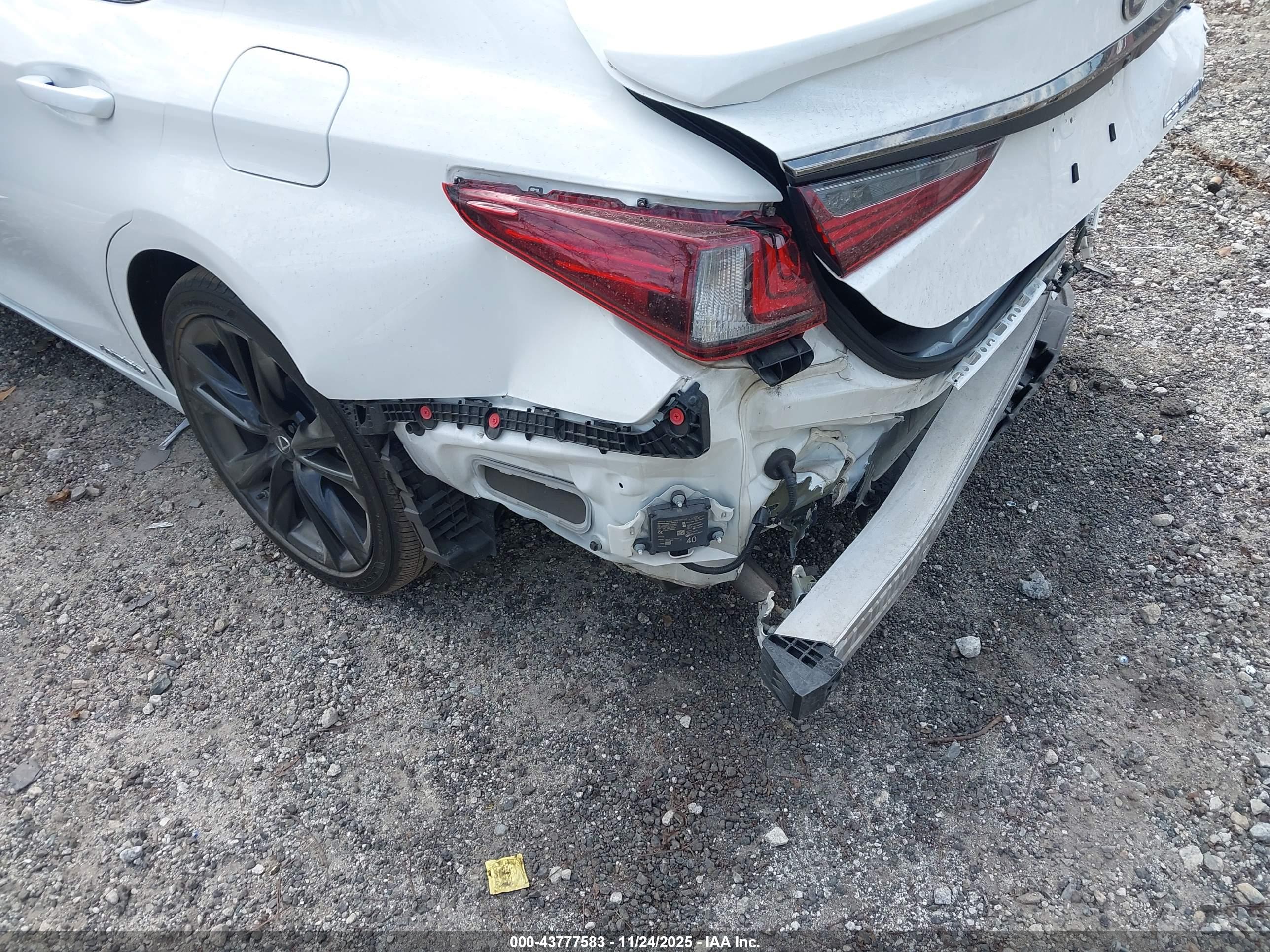 LEXUS ES image 6