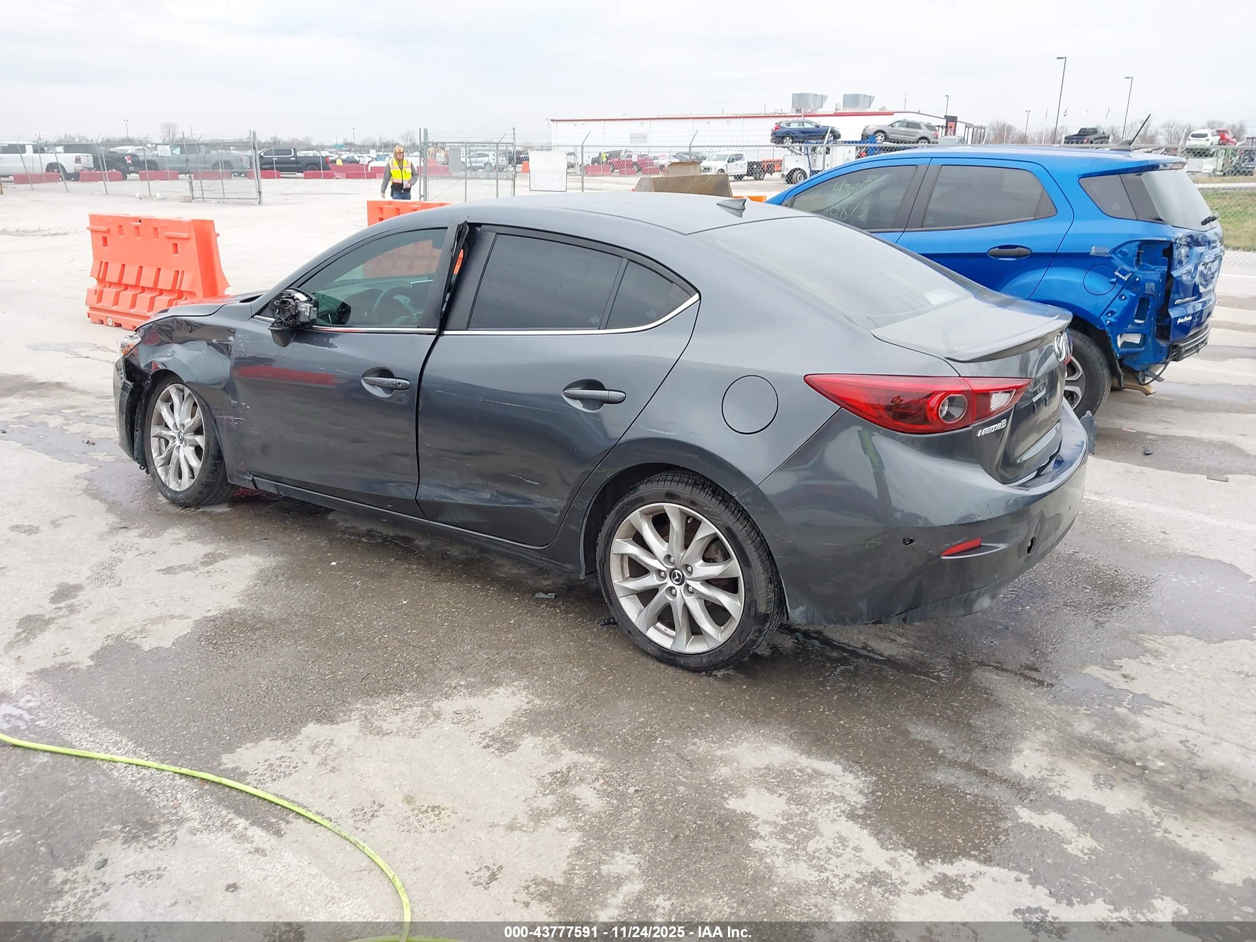 MAZDA MAZDA3 image 3