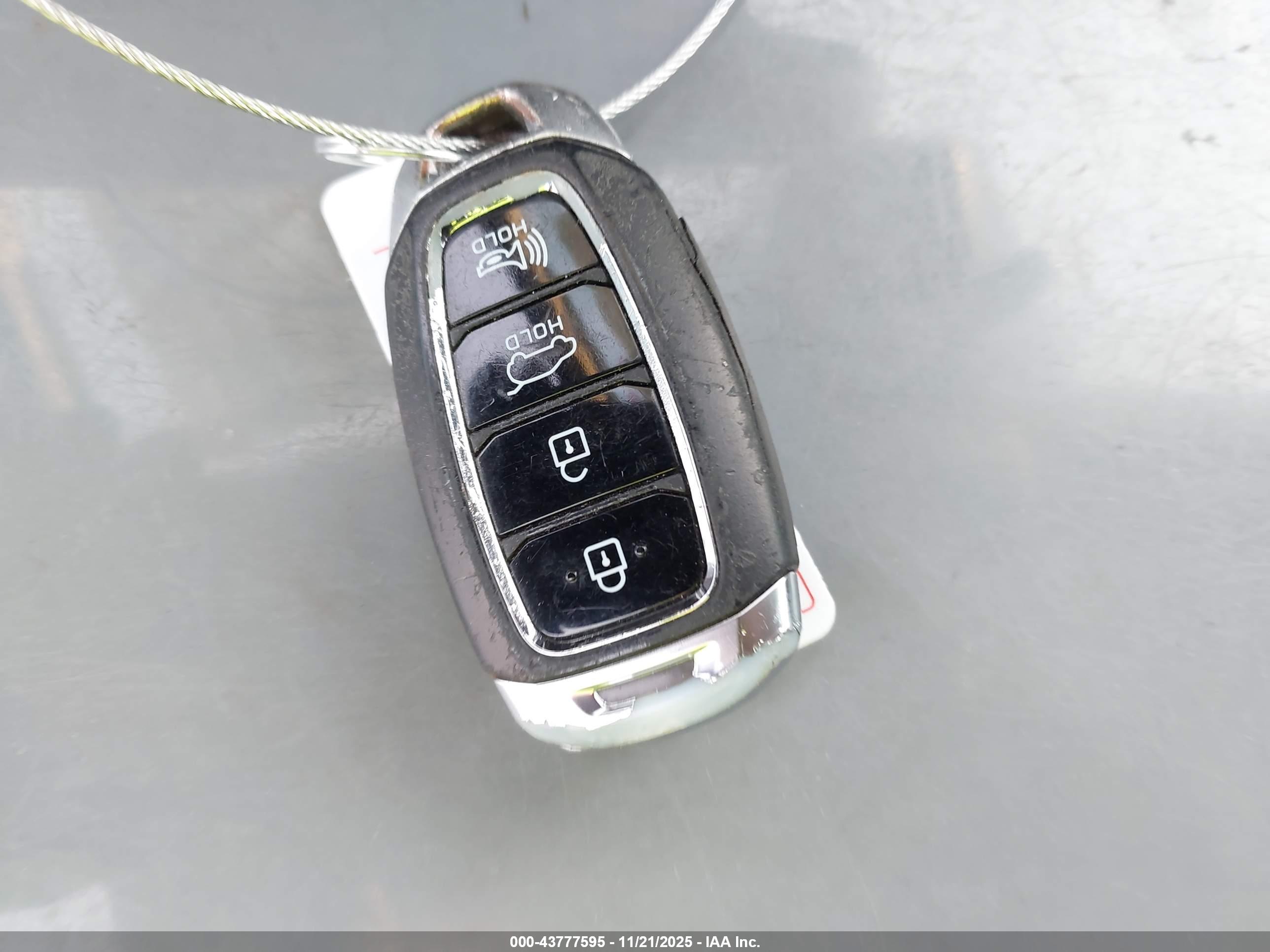 HYUNDAI SANTA image 11