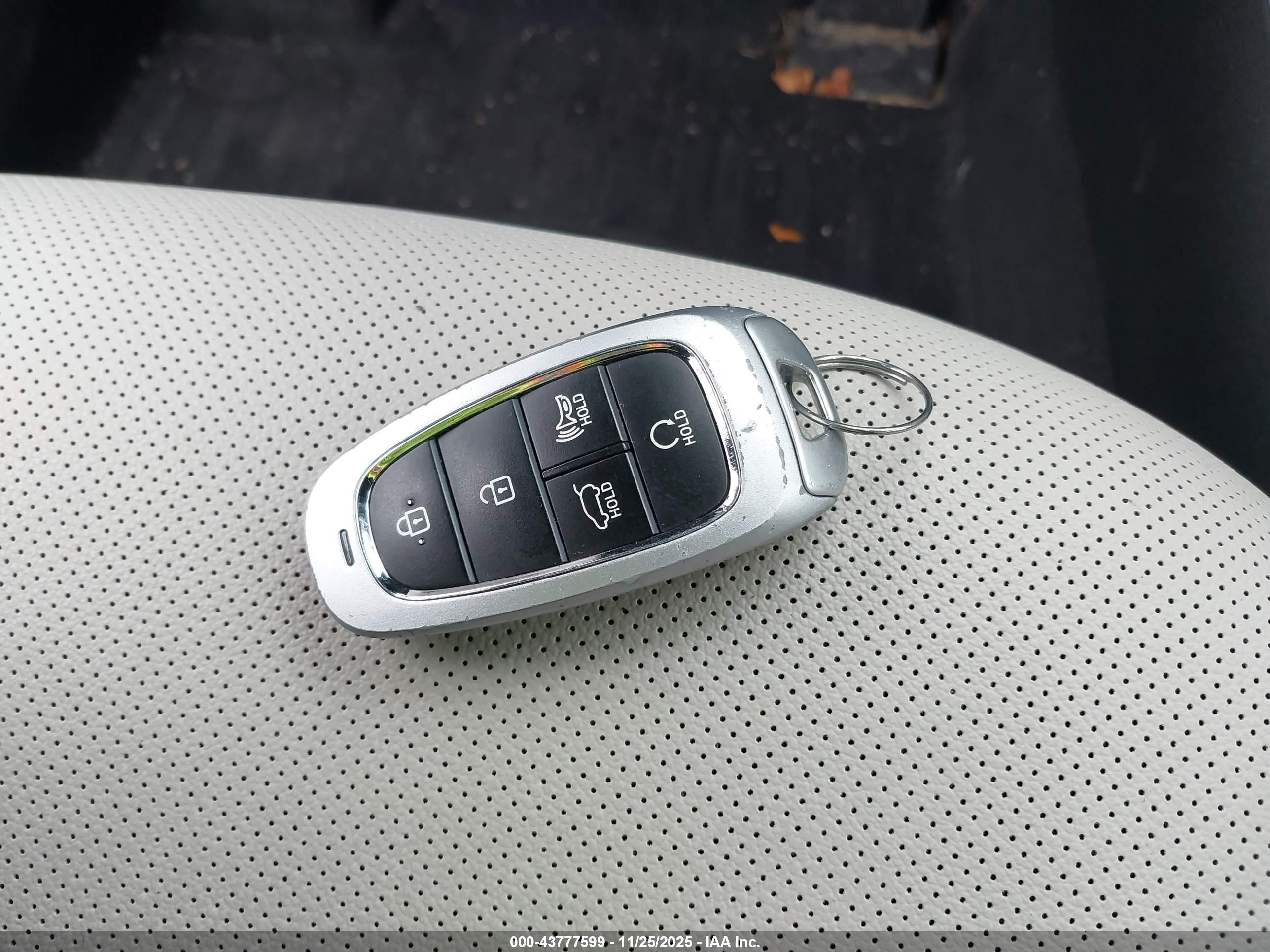 HYUNDAI TUCSON image 11