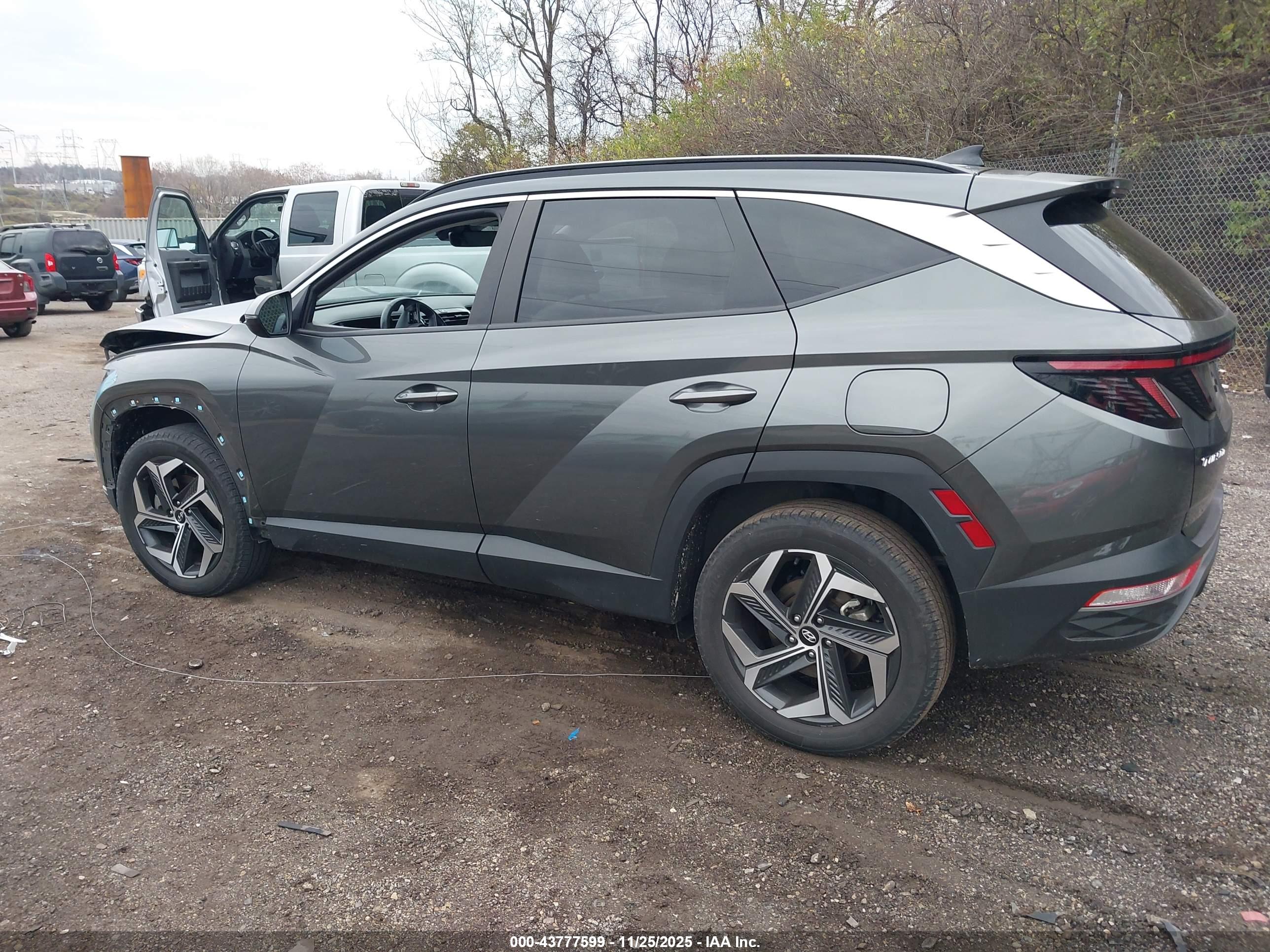 HYUNDAI TUCSON image 3