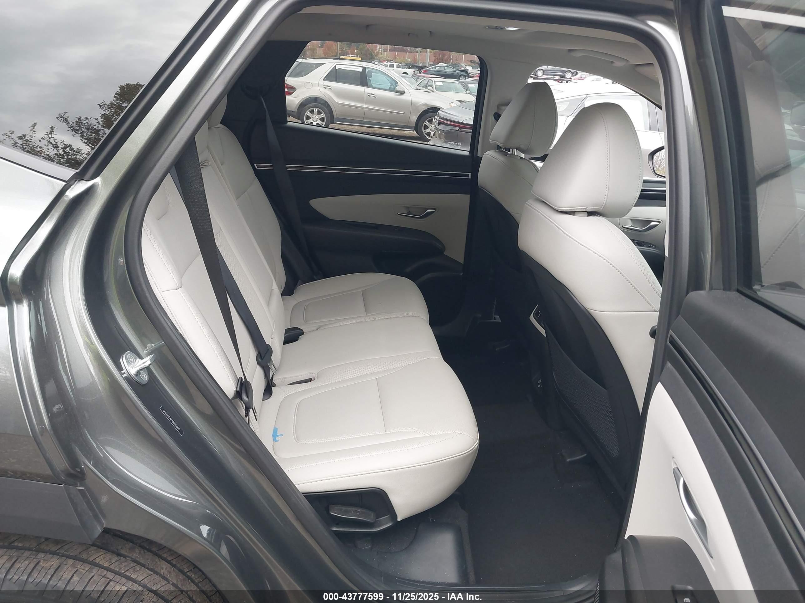 HYUNDAI TUCSON image 8