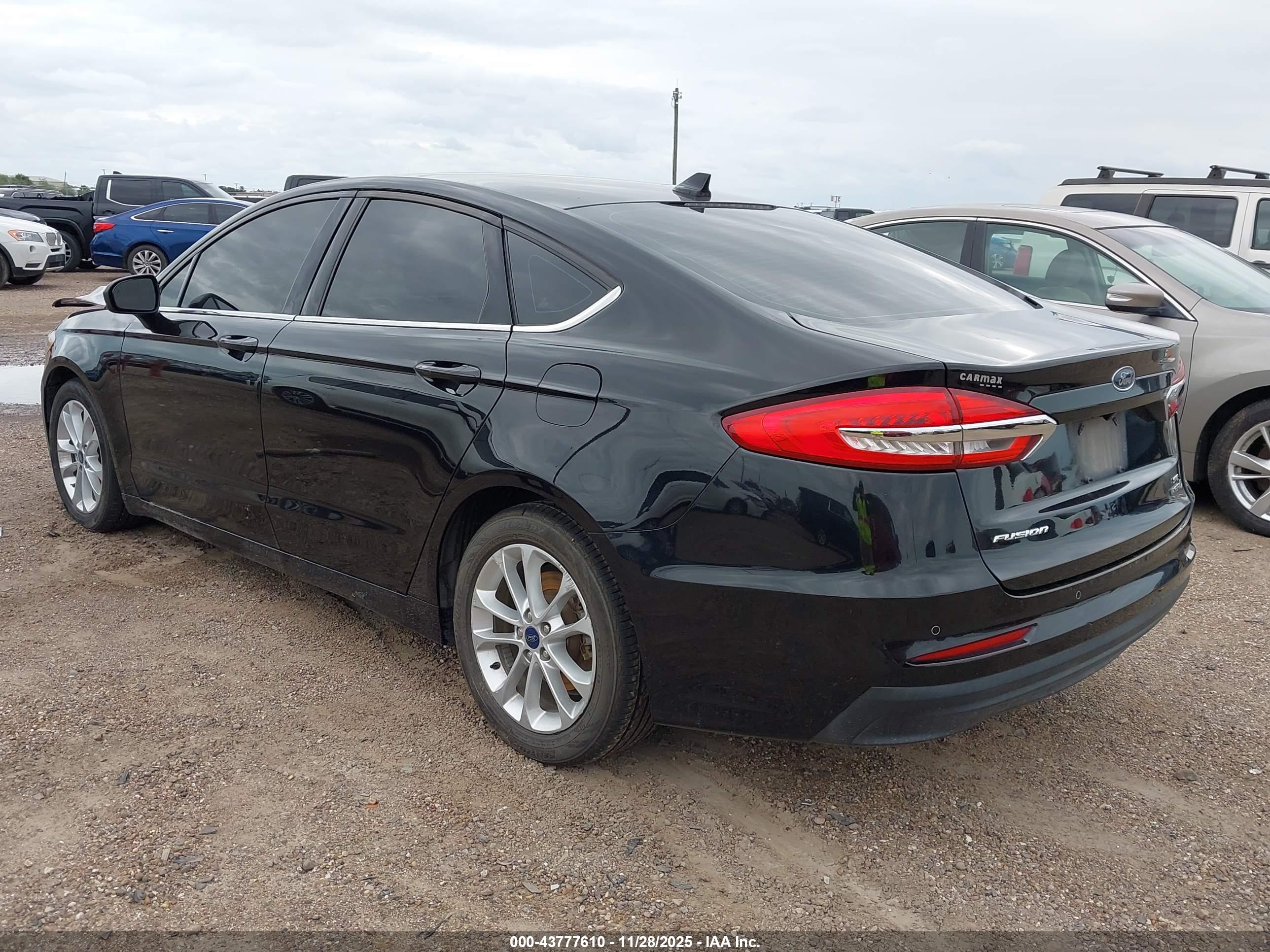 FORD FUSION image 3