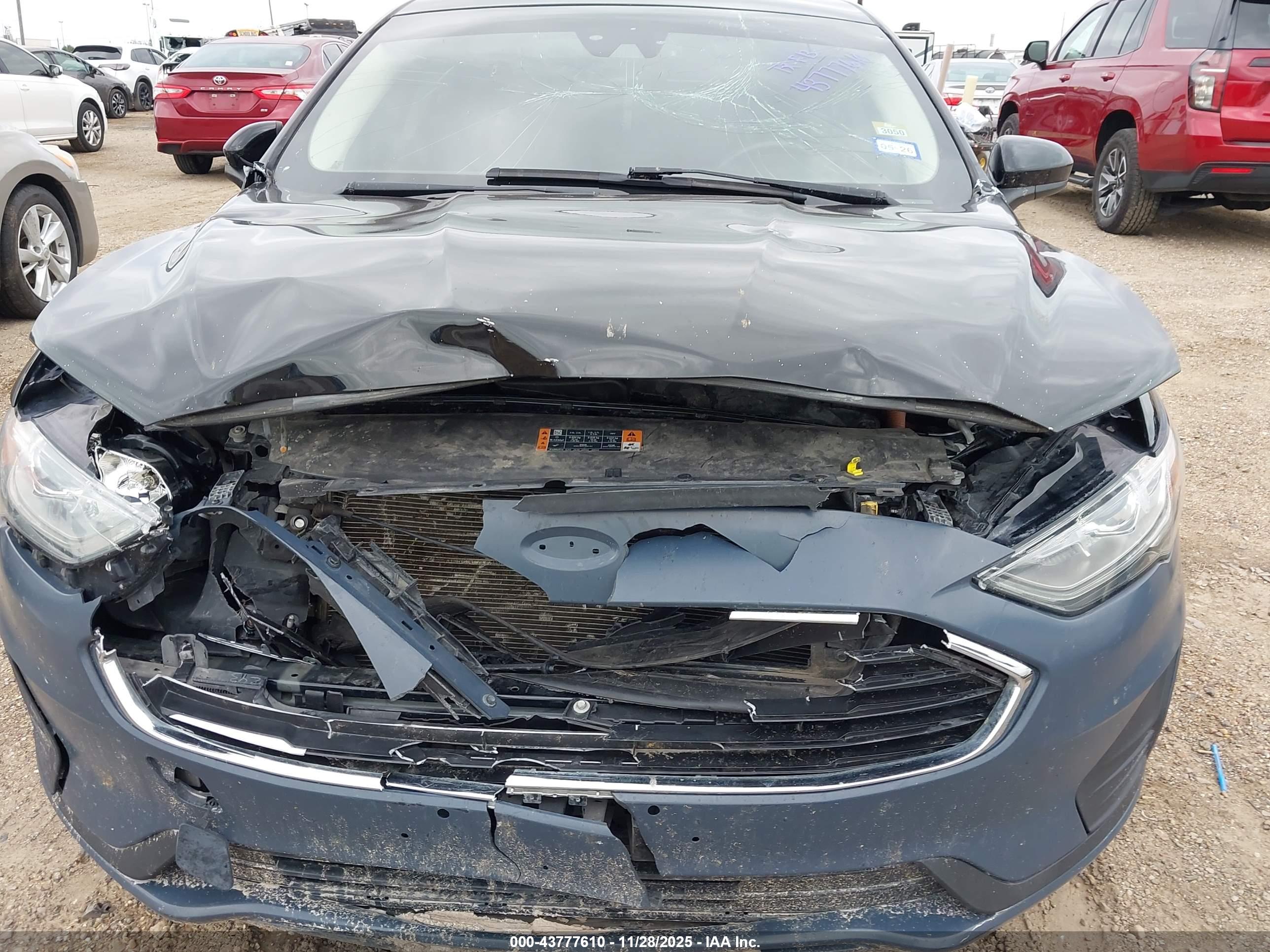 FORD FUSION image 6