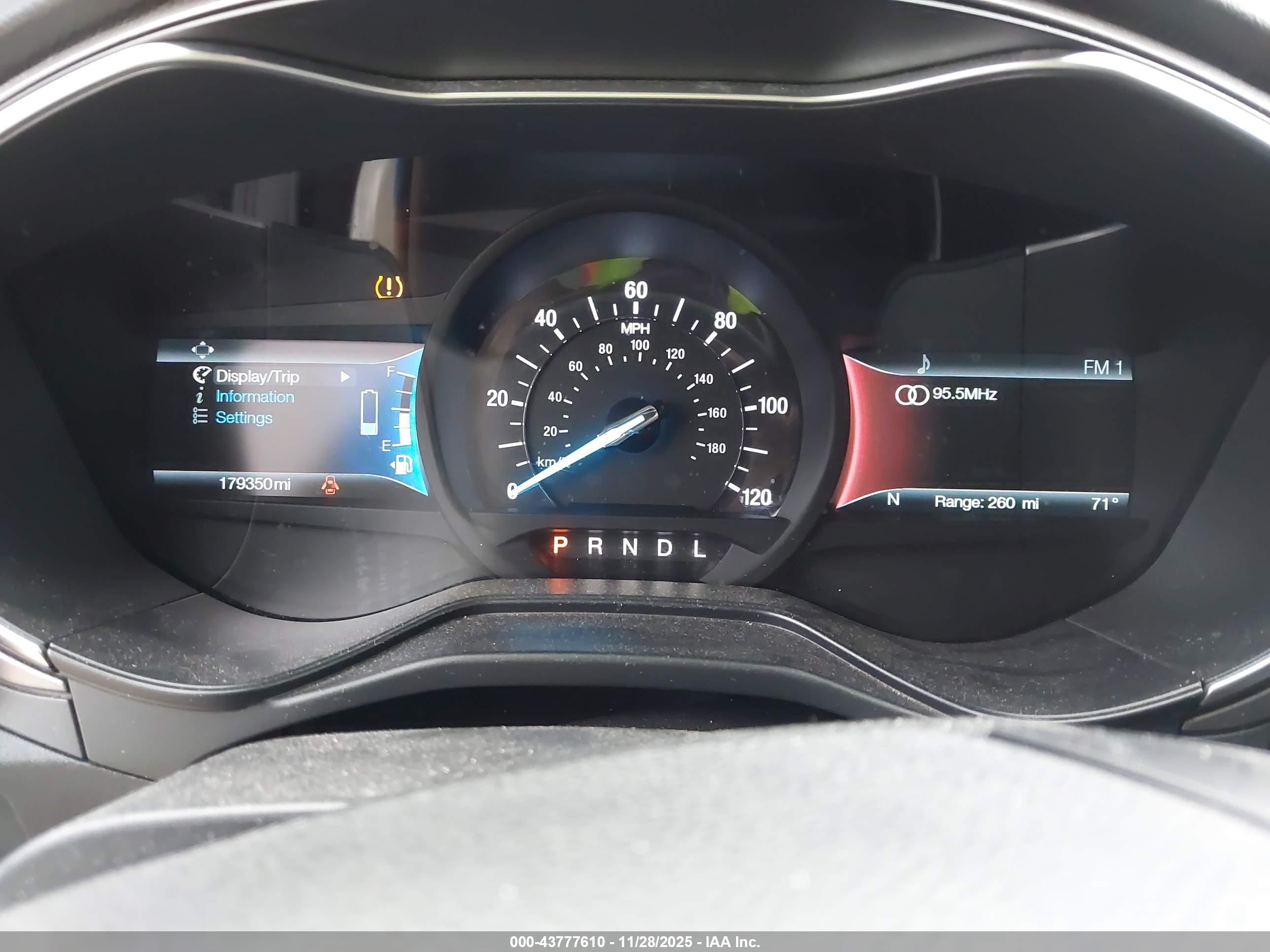 FORD FUSION image 7