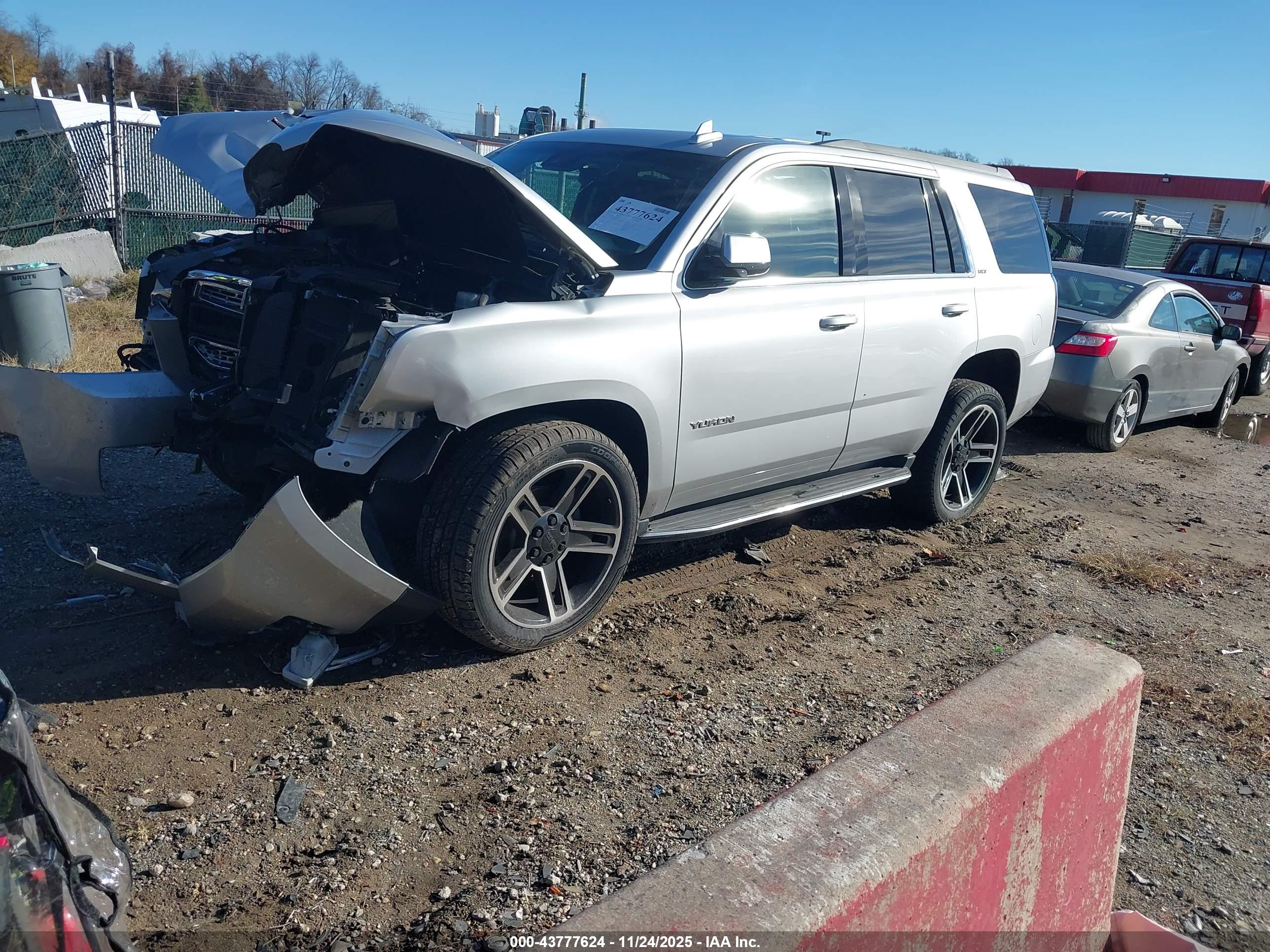 GMC YUKON image 2