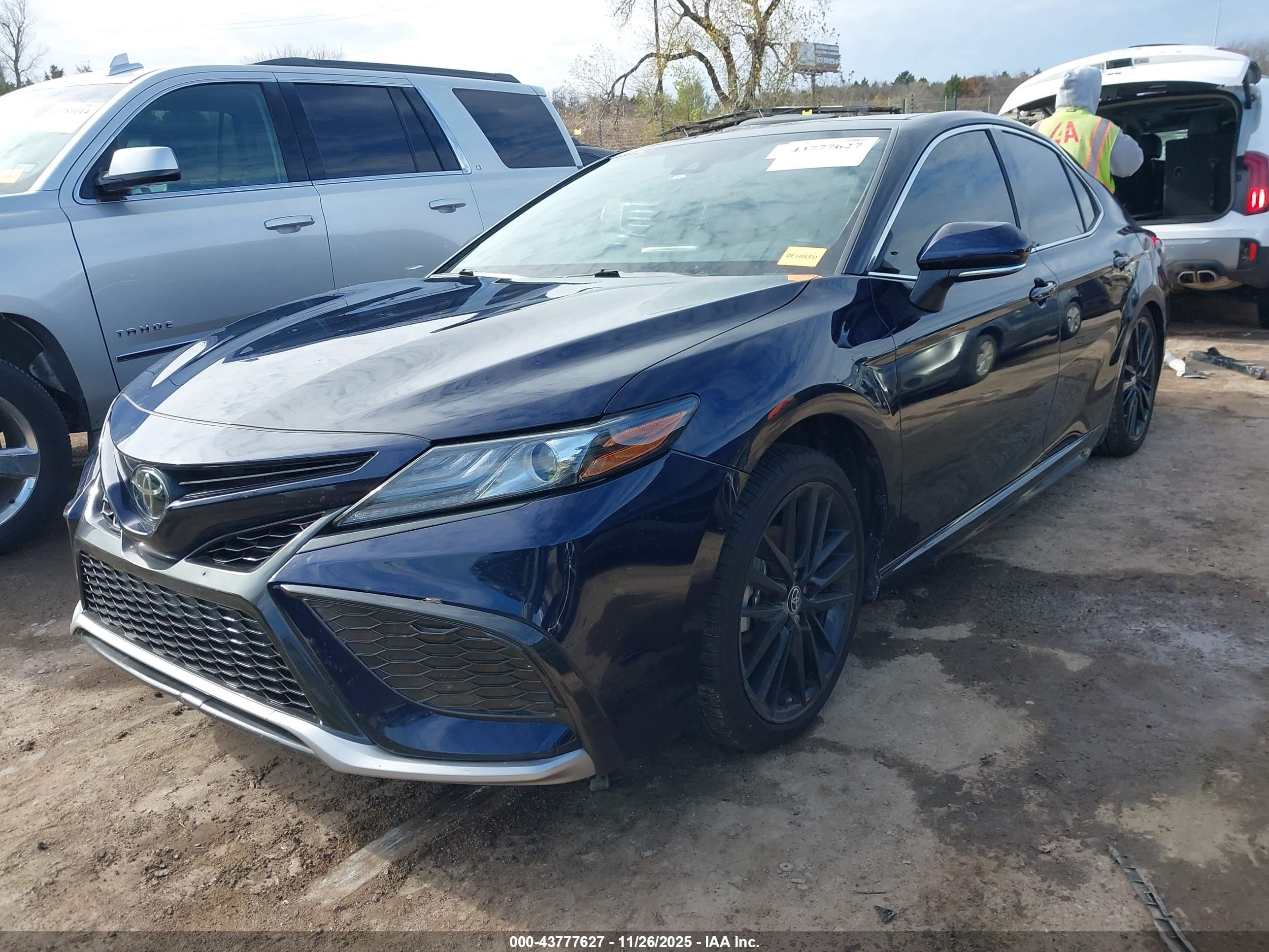 TOYOTA CAMRY image 2