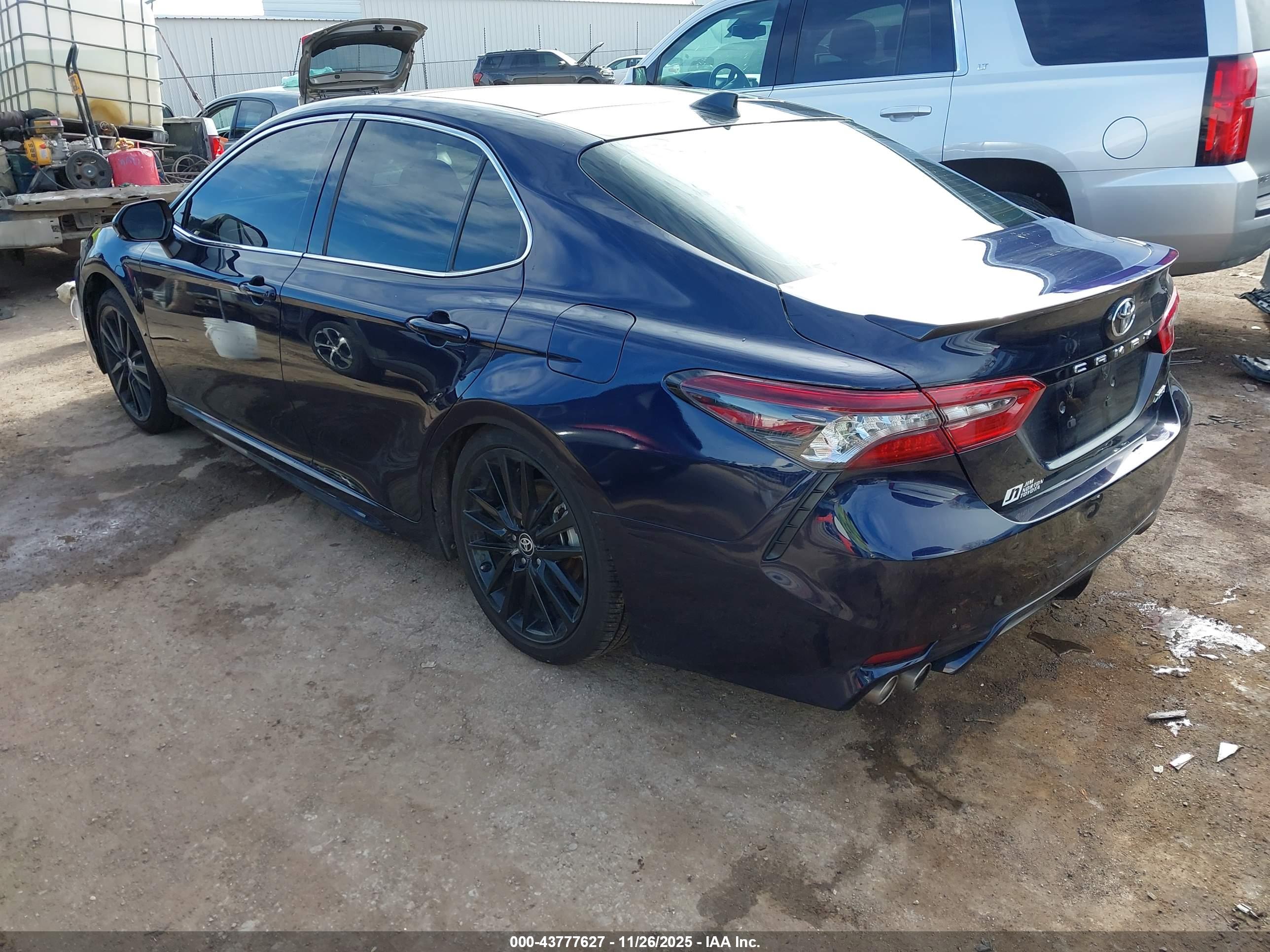 TOYOTA CAMRY image 3