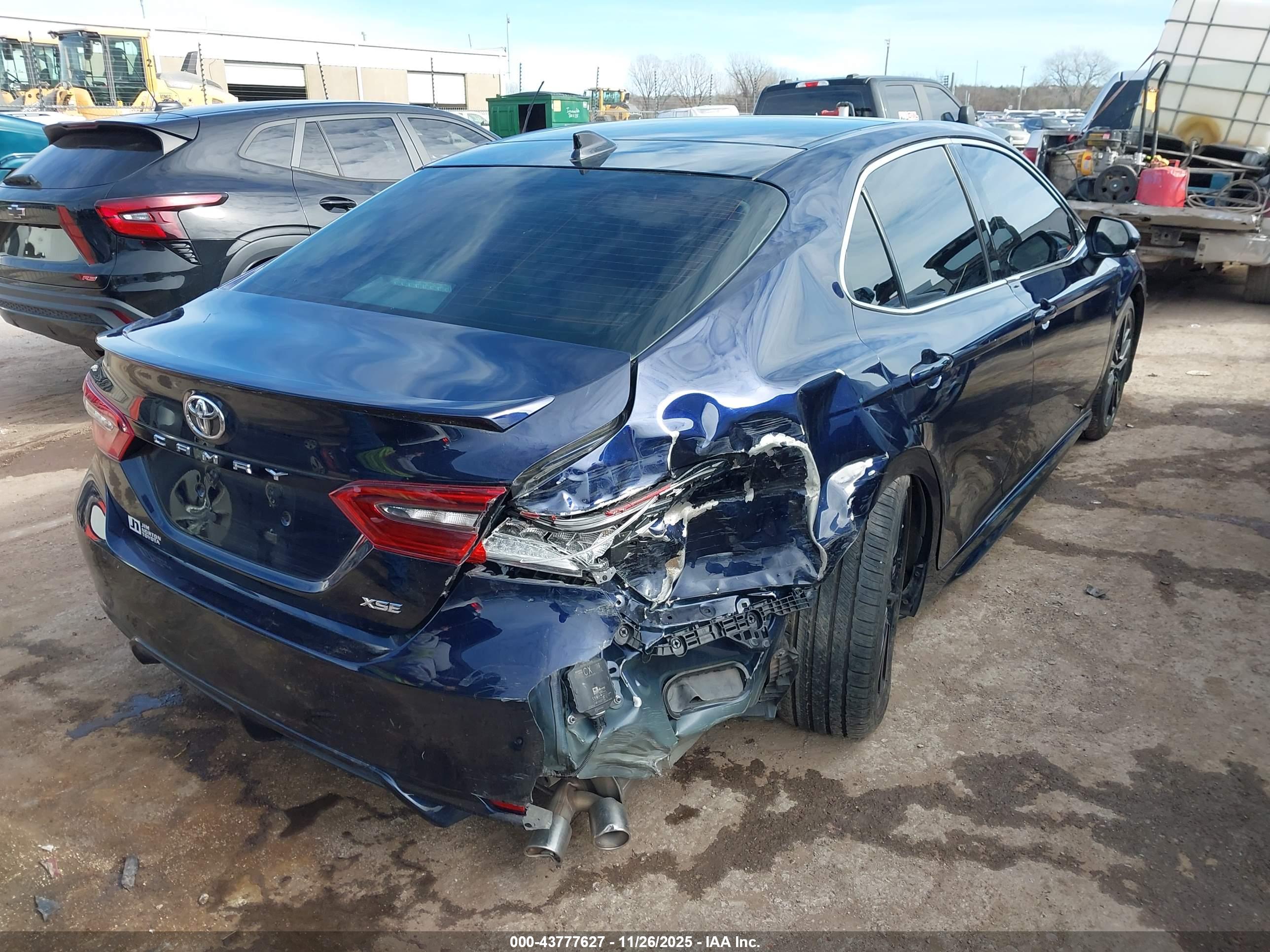 TOYOTA CAMRY image 4