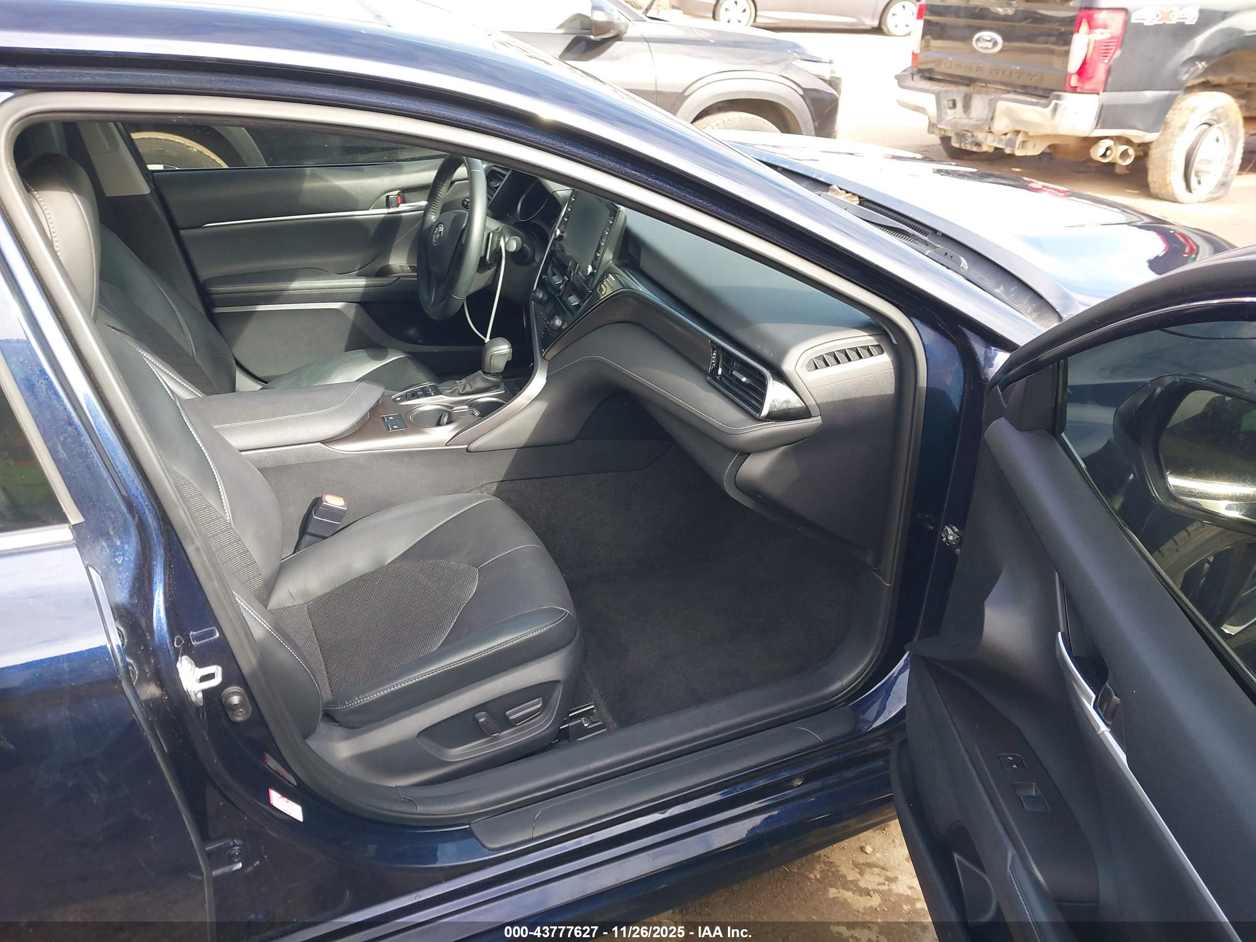 TOYOTA CAMRY image 5