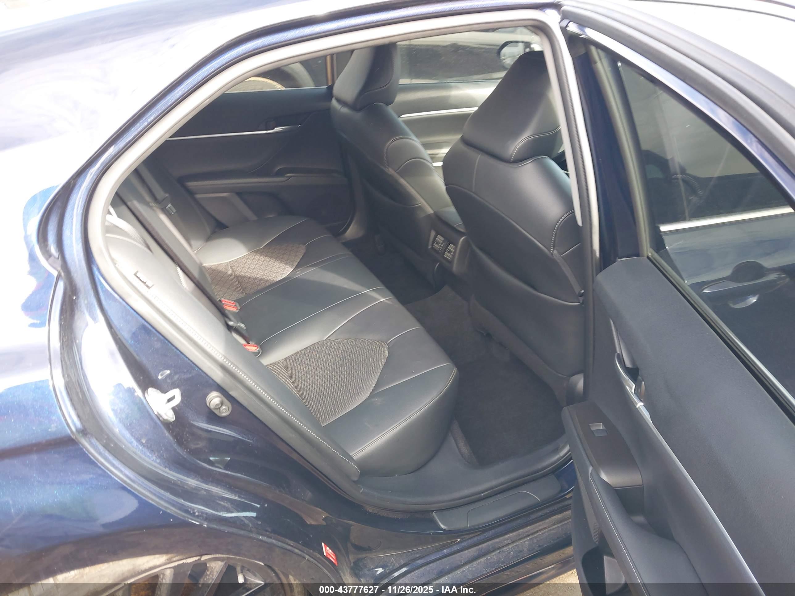 TOYOTA CAMRY image 8