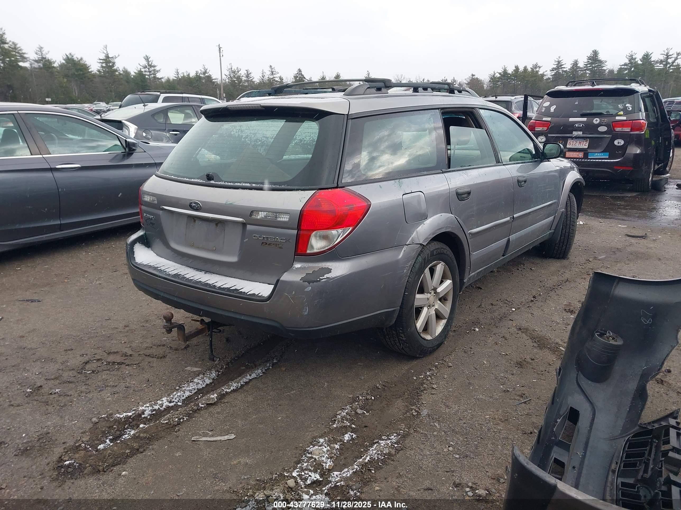 SUBARU OUTBACK image 4