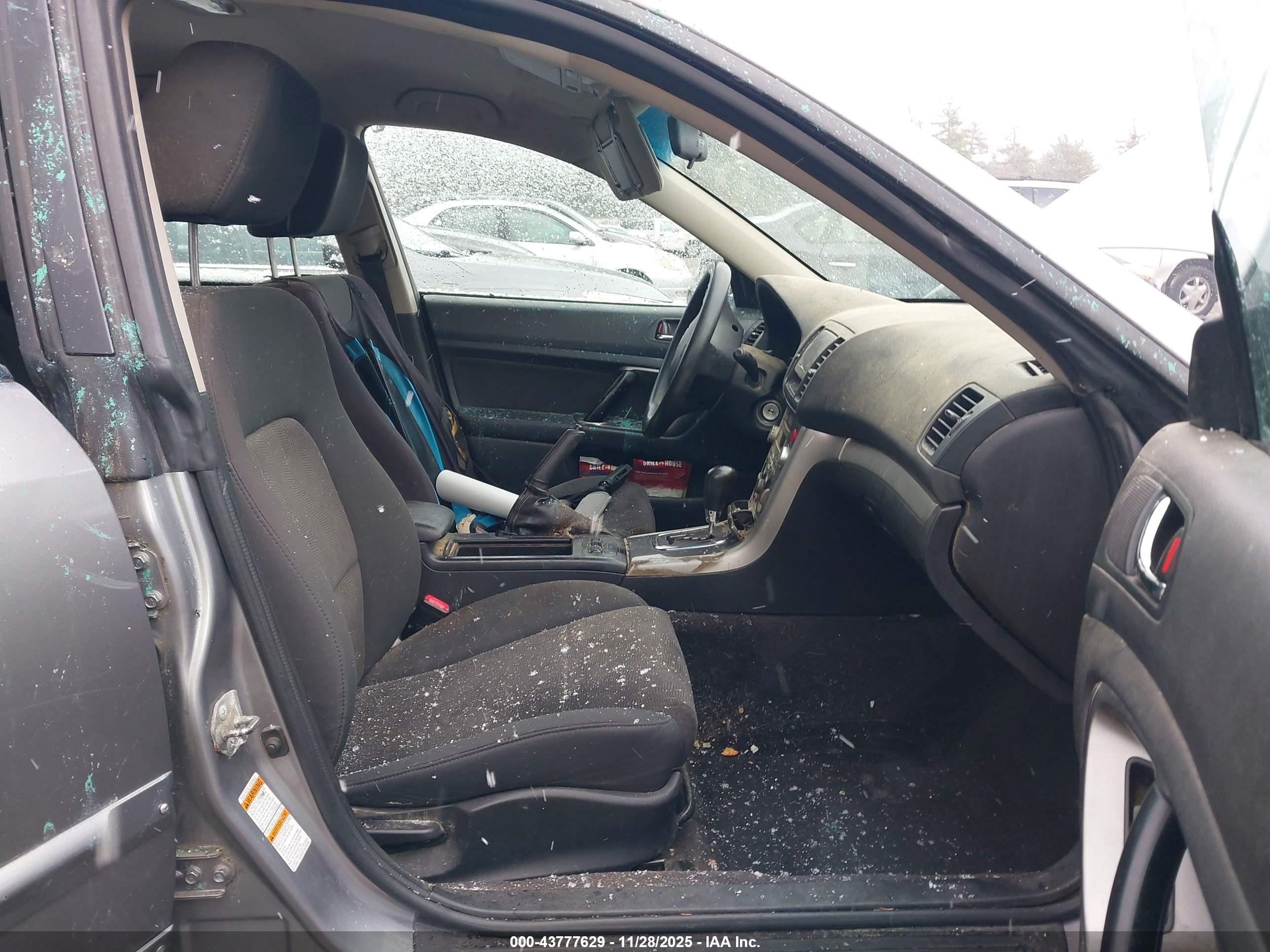 SUBARU OUTBACK image 5