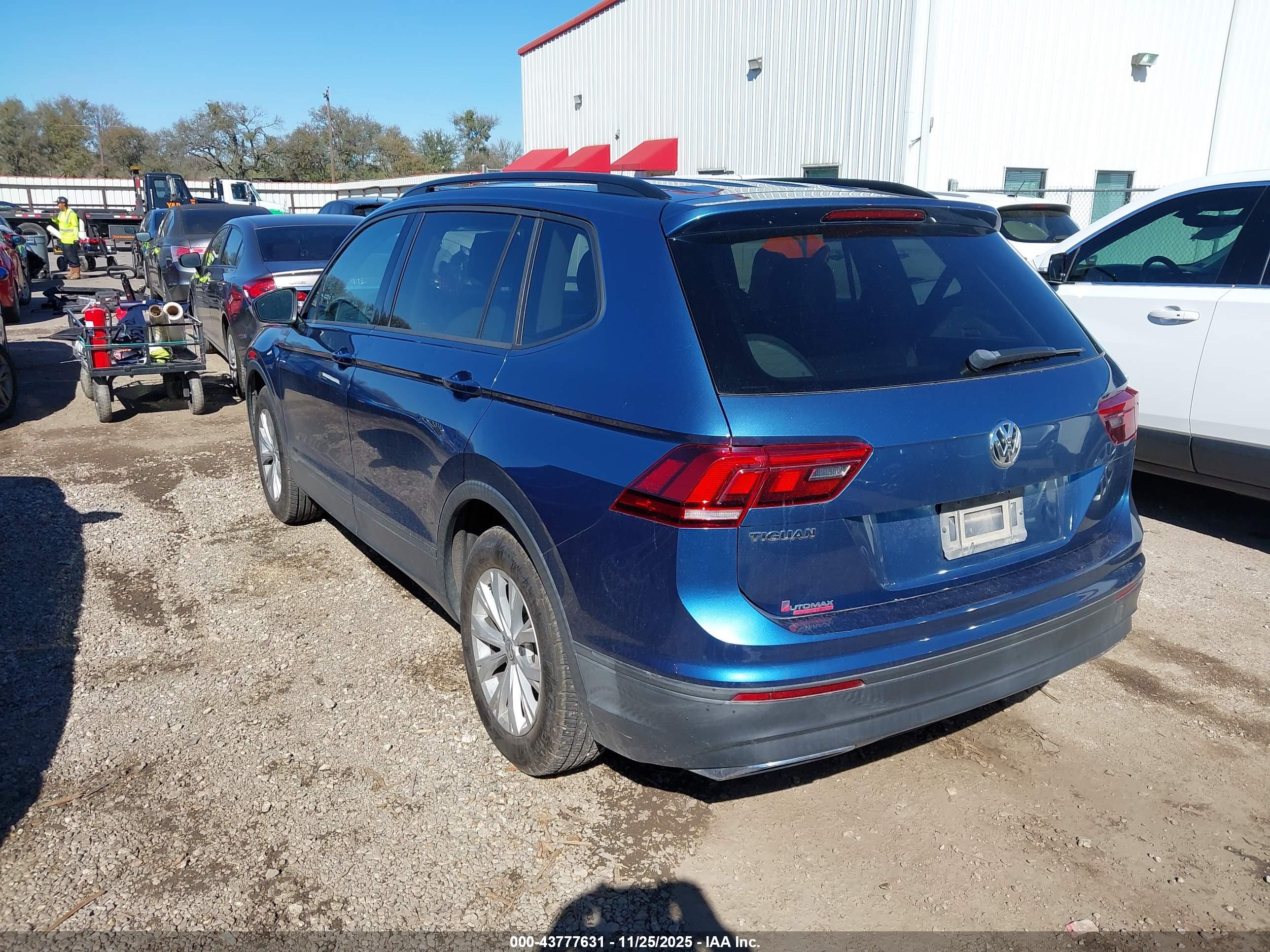 VOLKSWAGEN TIGUAN image 3