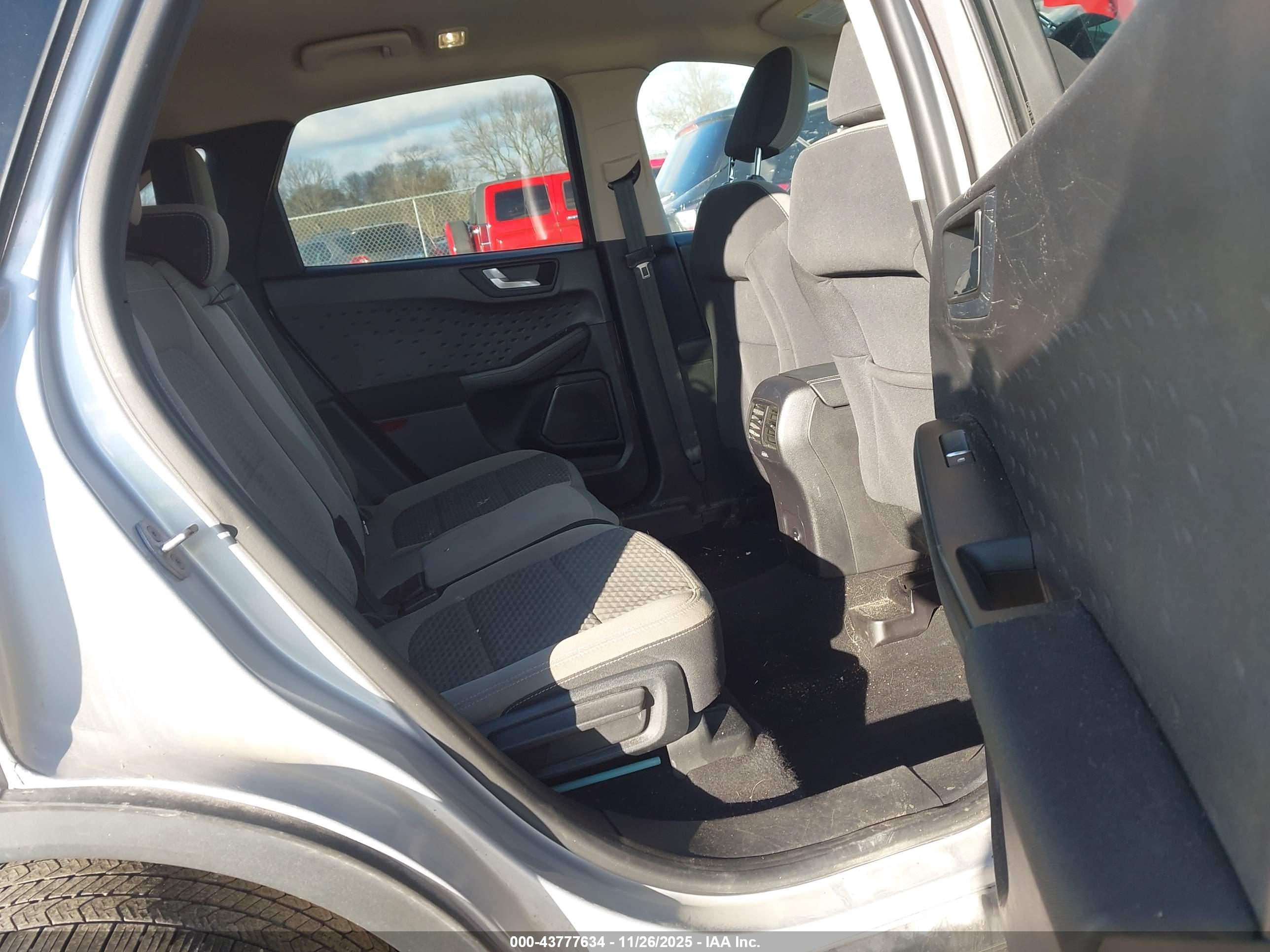 FORD ESCAPE image 8