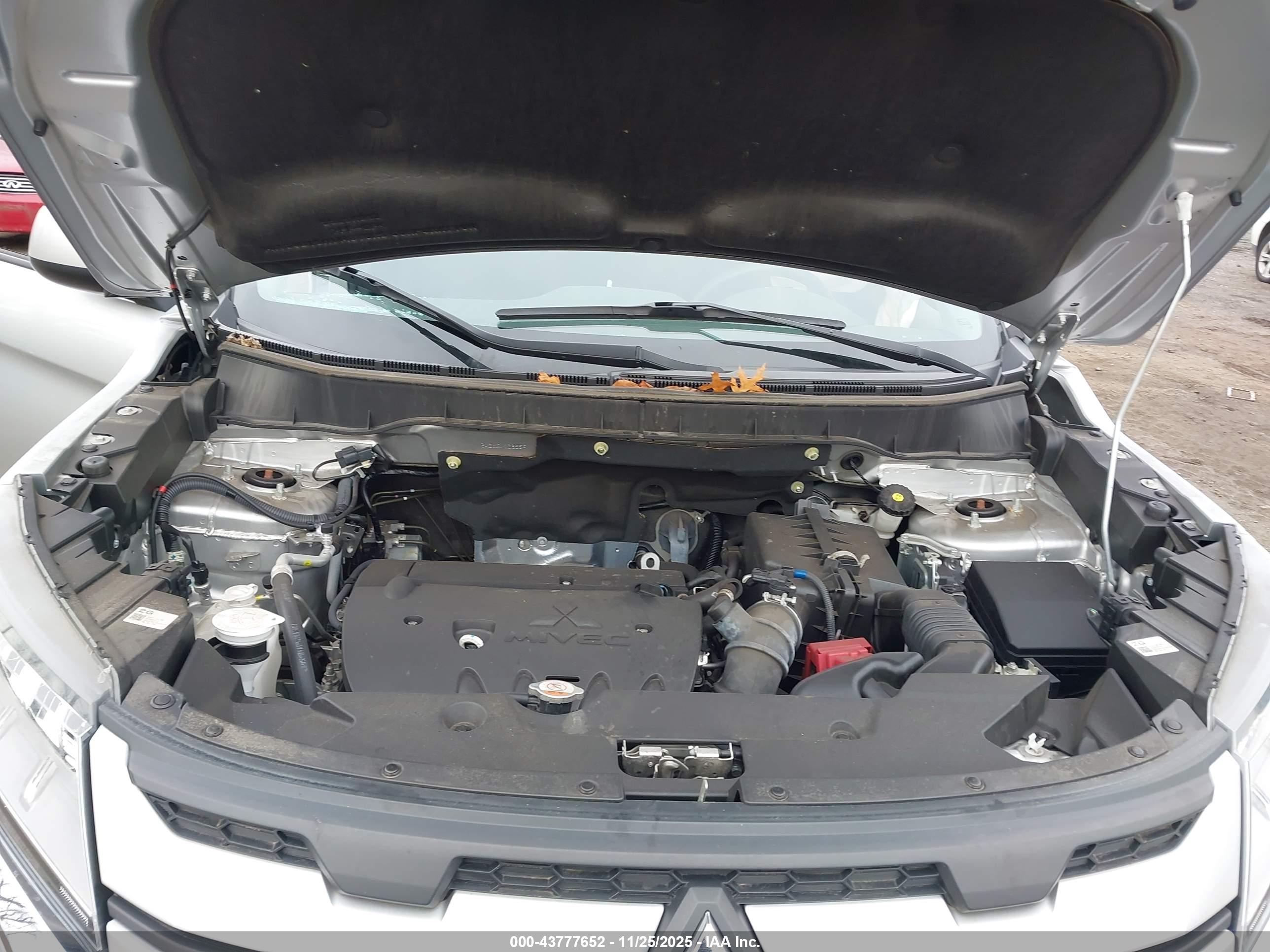 MITSUBISHI OUTLANDER image 10