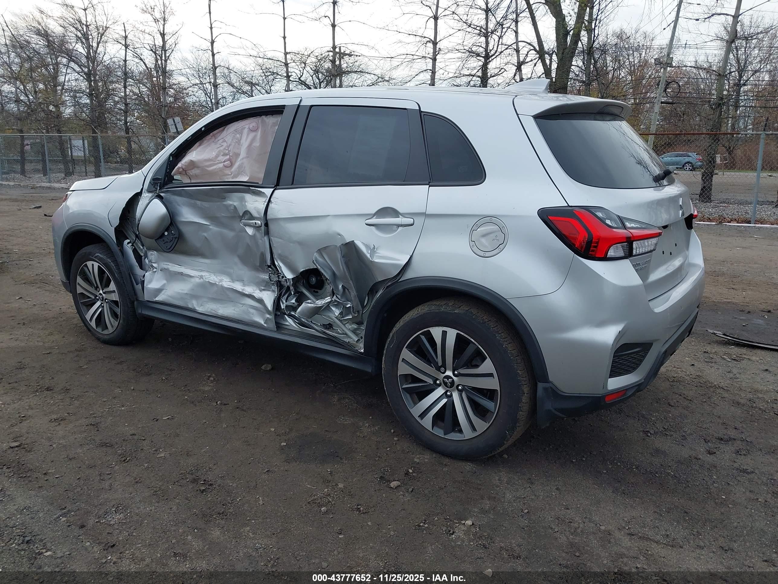 MITSUBISHI OUTLANDER image 3