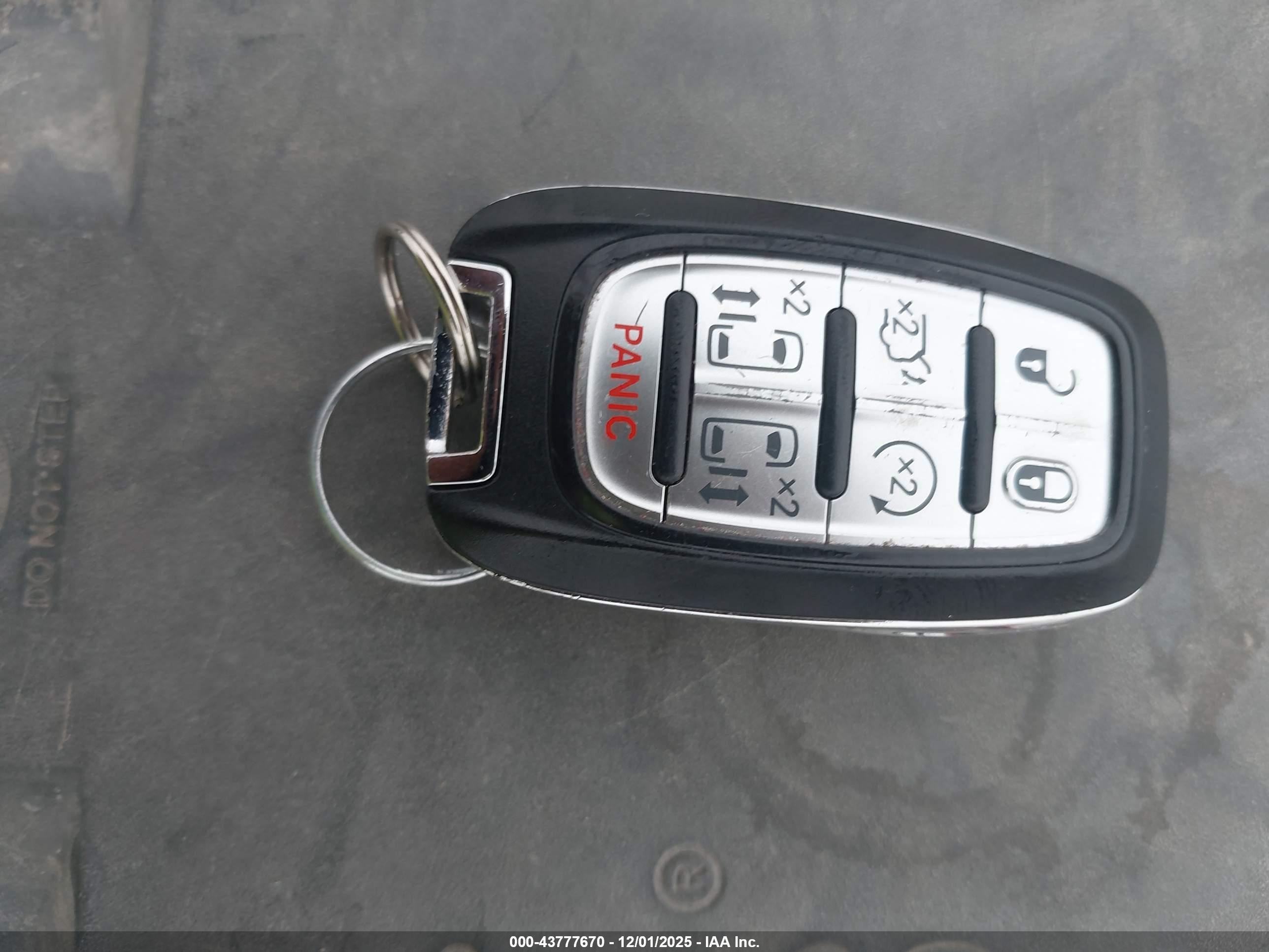 CHRYSLER PACIFICA image 11