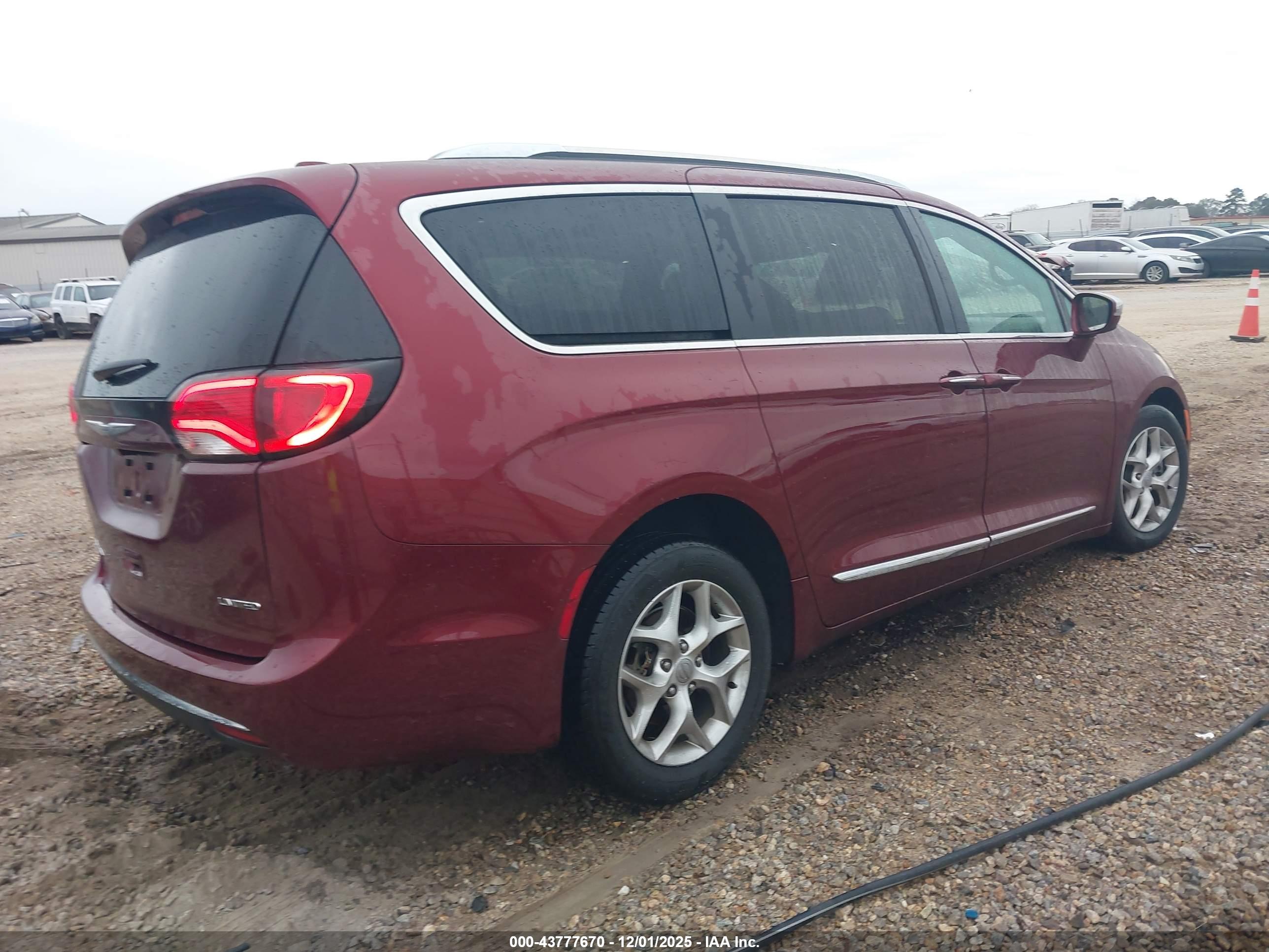 CHRYSLER PACIFICA image 4