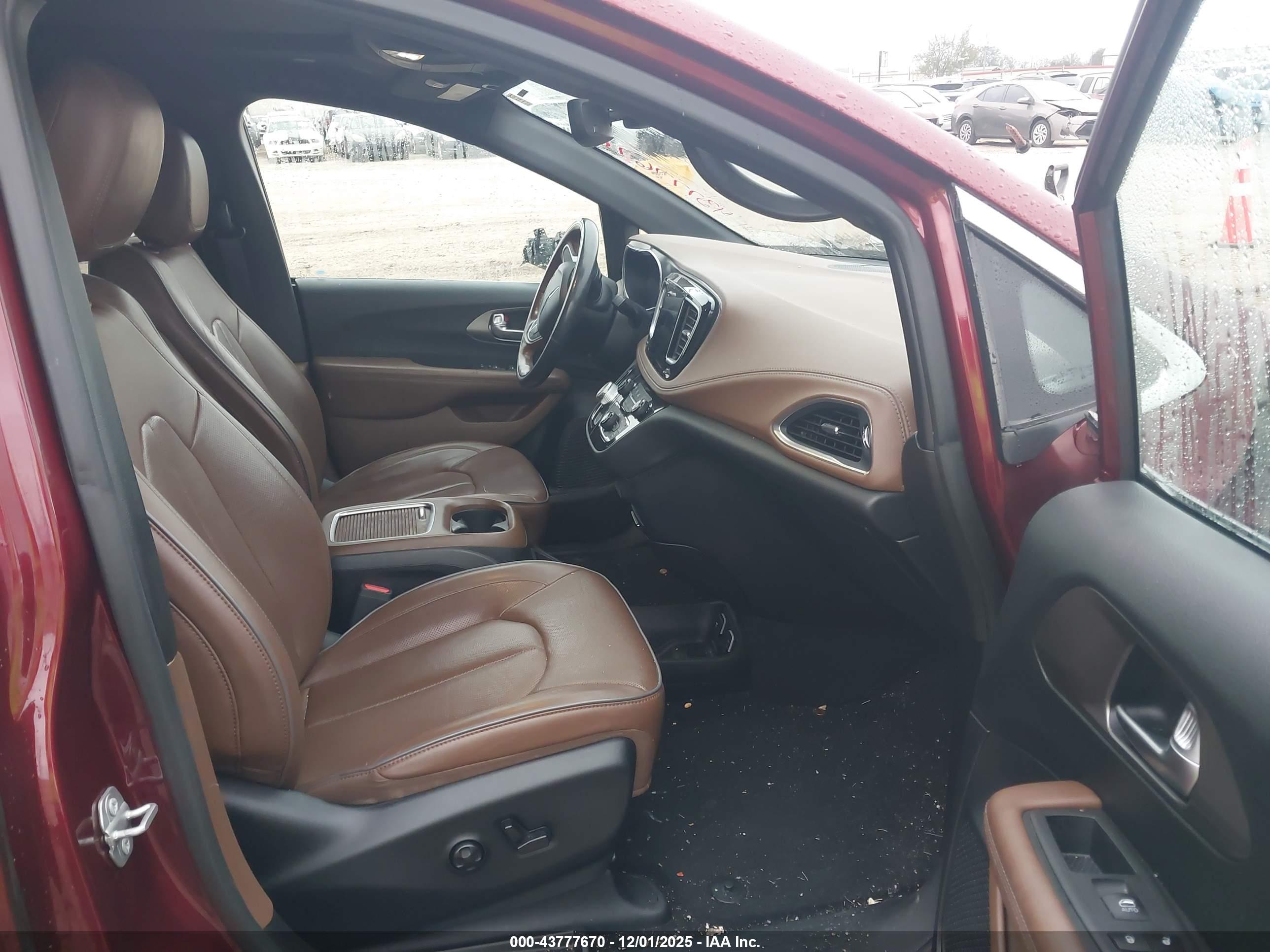CHRYSLER PACIFICA image 5