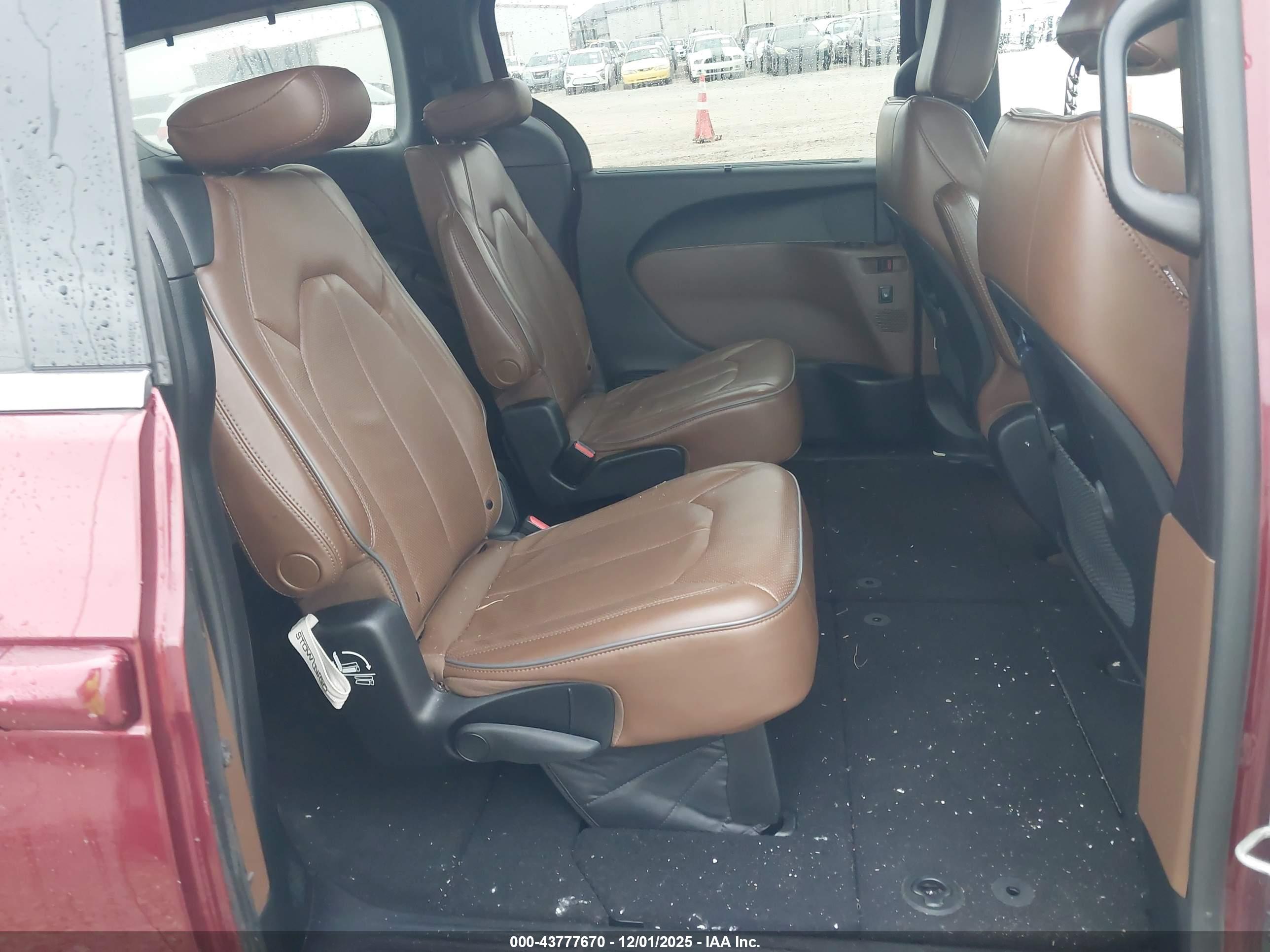 CHRYSLER PACIFICA image 8
