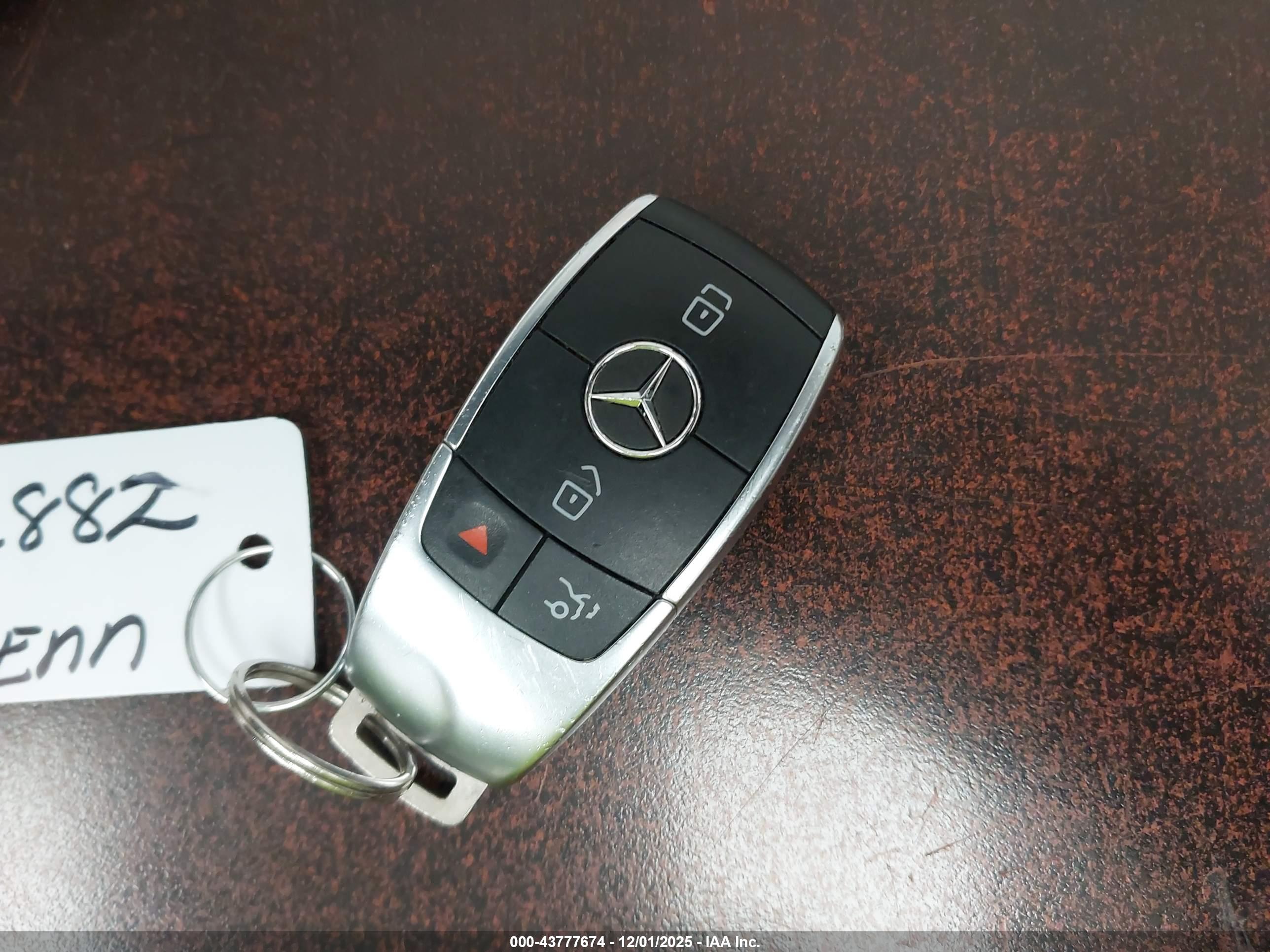 MERCEDES-BENZ GLC image 11