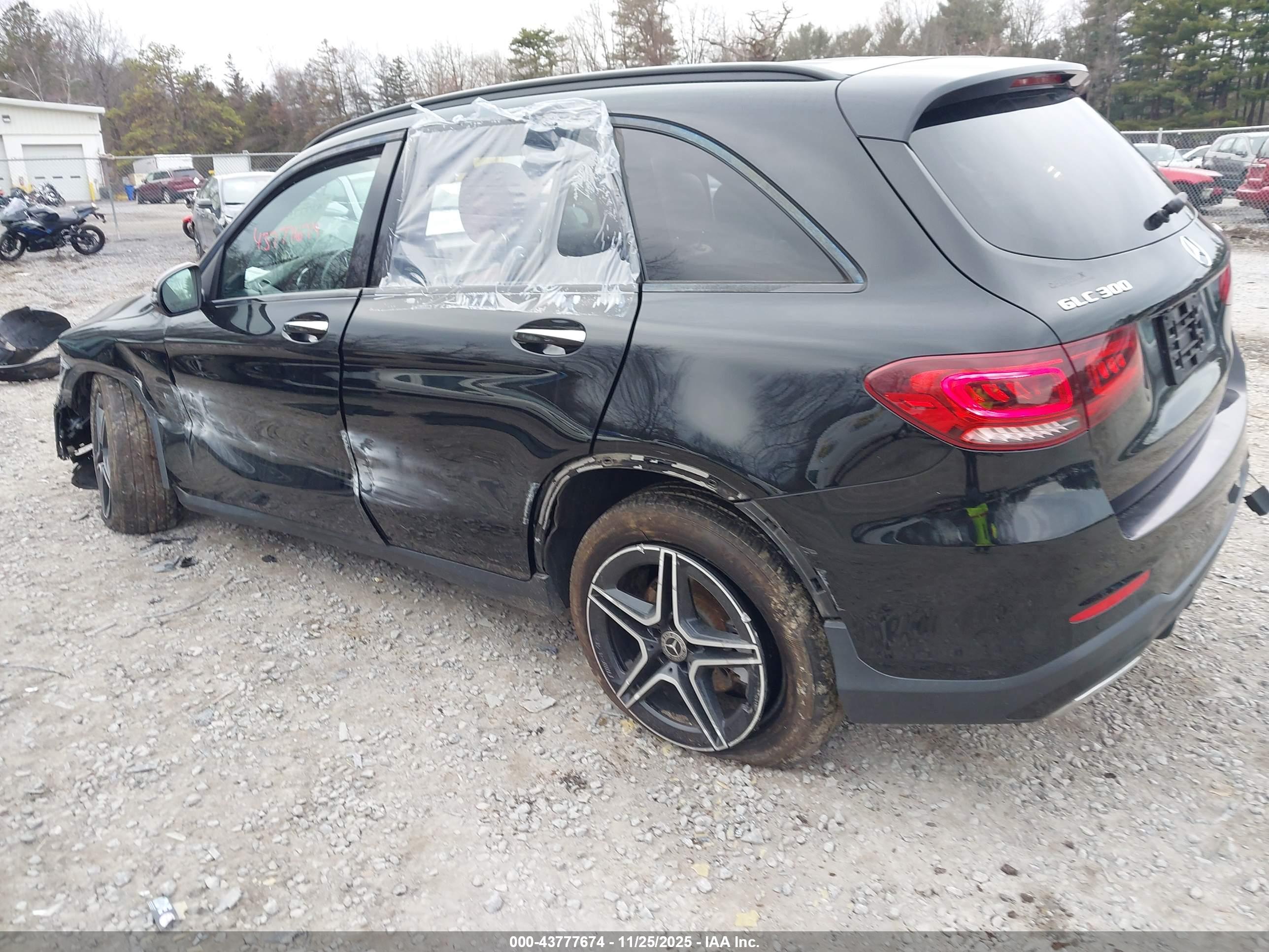 MERCEDES-BENZ GLC image 3