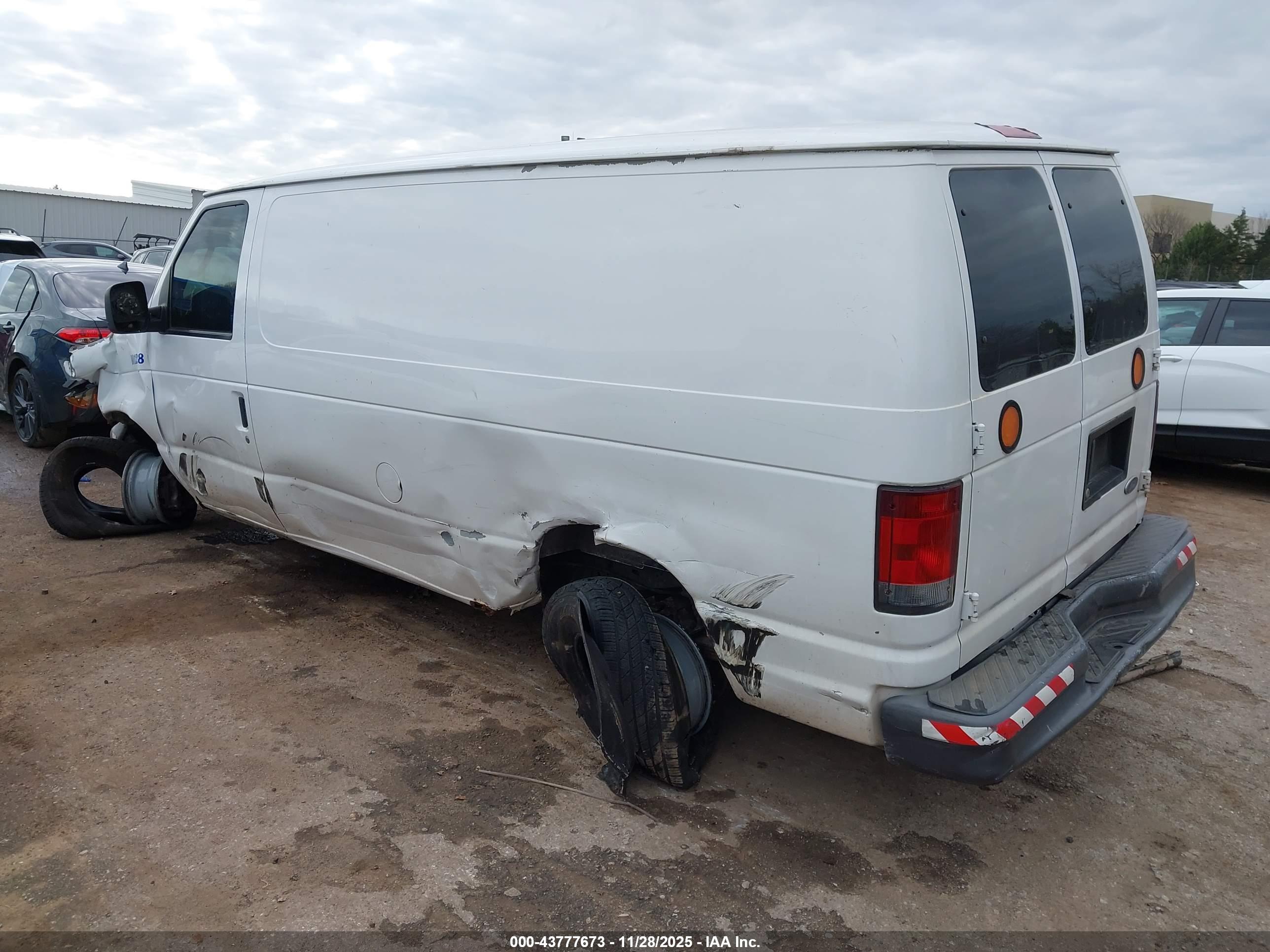 FORD E-250 image 3