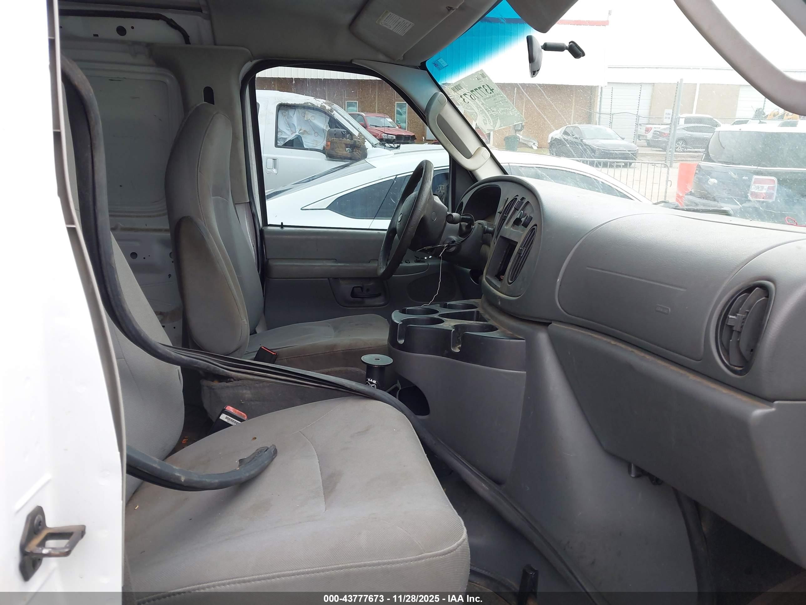 FORD E-250 image 5