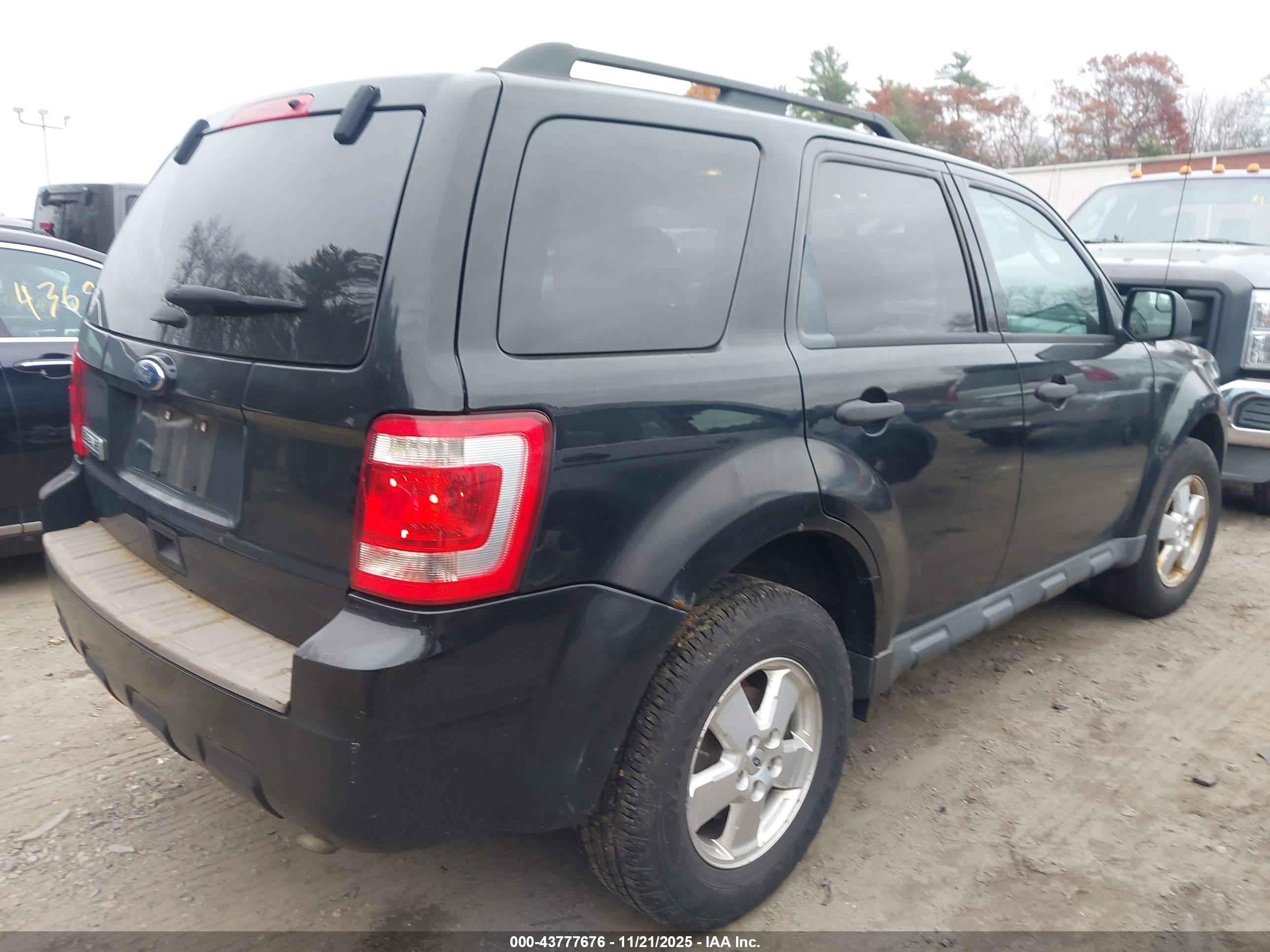 FORD ESCAPE image 4