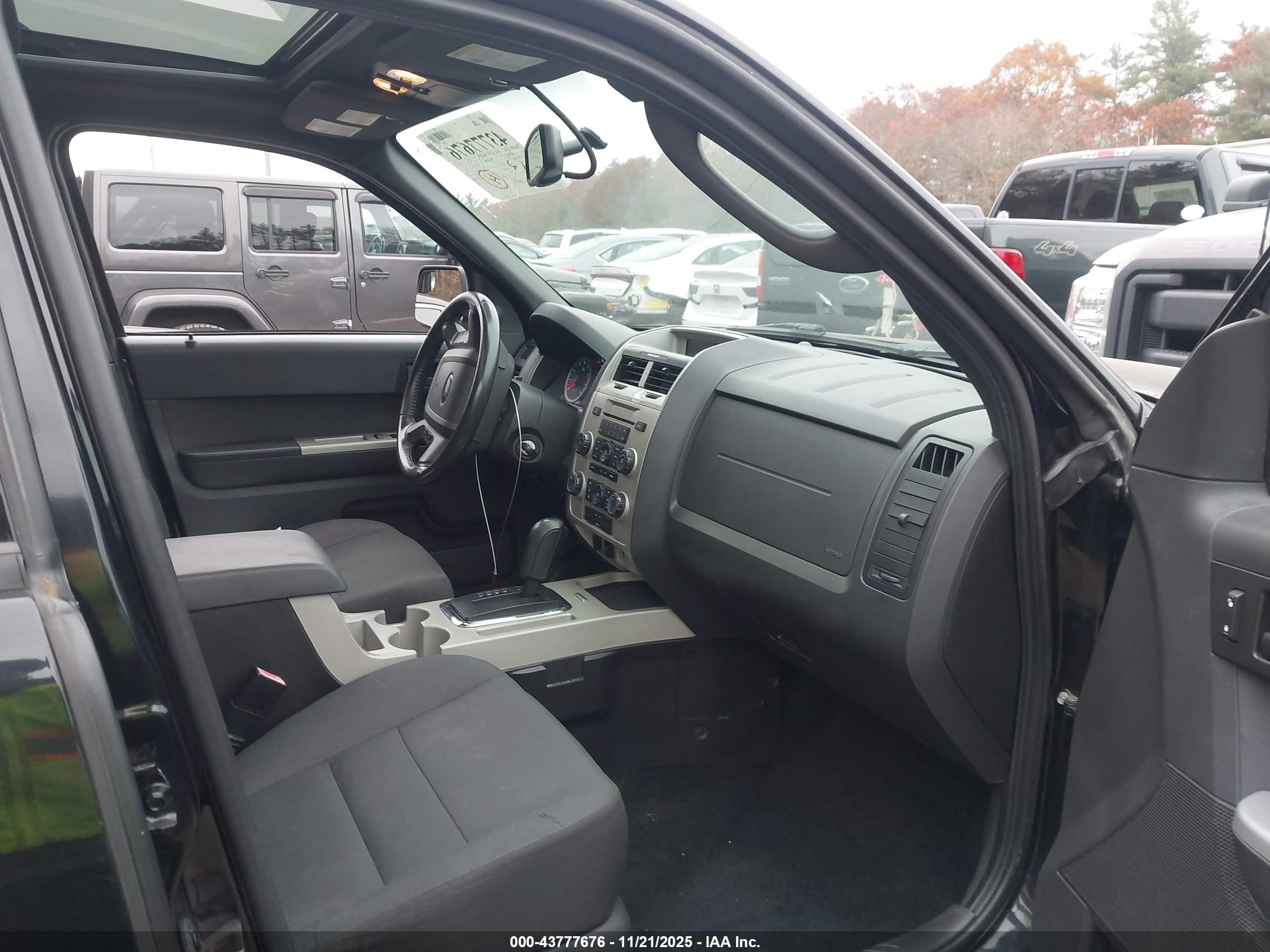 FORD ESCAPE image 5